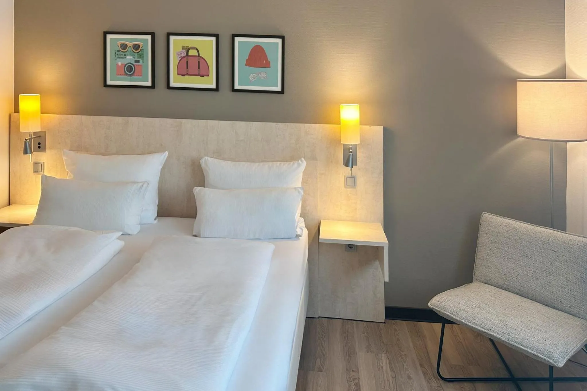 Photo of the whole room, Bed in Garner Hotel Mainz by IHG