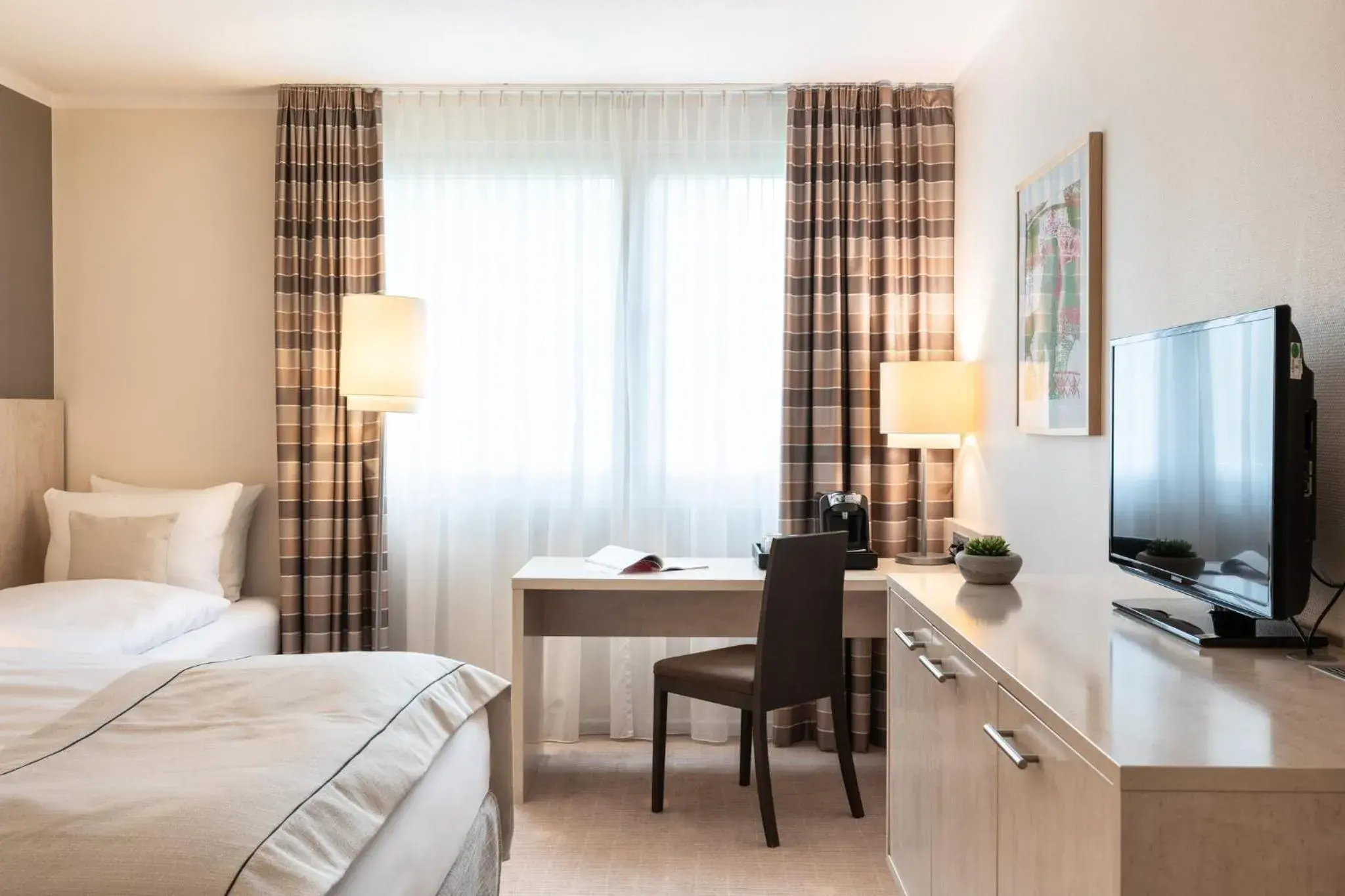 Photo of the whole room, Bed in Garner Hotel Mainz by IHG Photo of the whole room, Bed in Garner Hotel Mainz by IHG