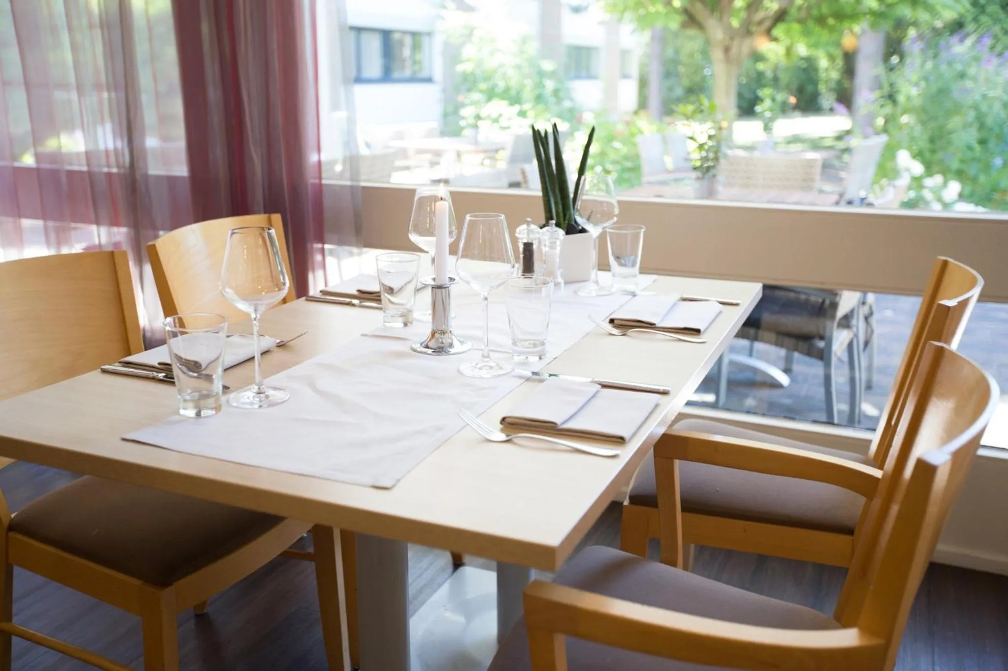 Restaurant/places to eat in Garner Hotel Mainz by IHG