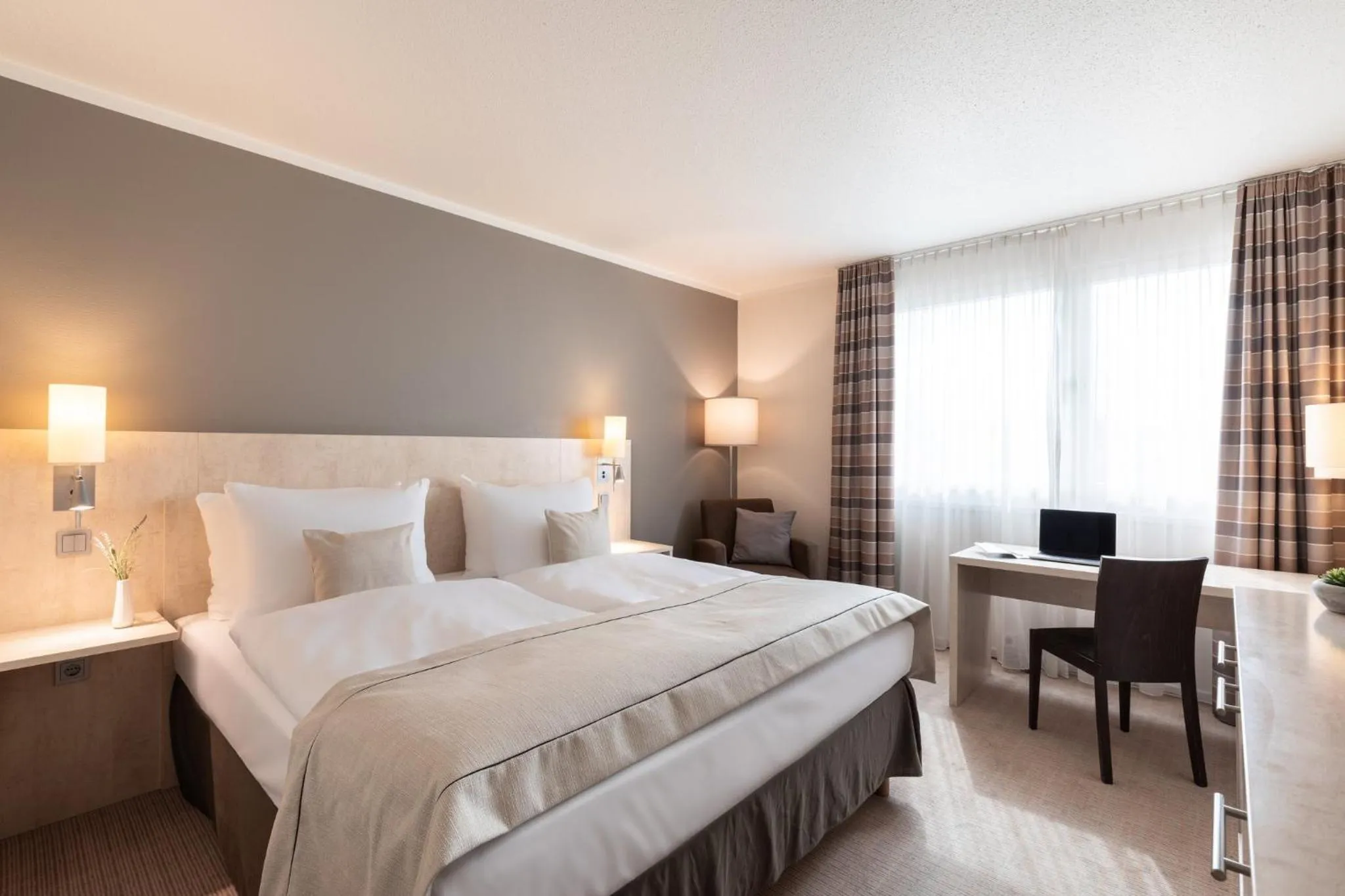 Photo of the whole room, Bed in Garner Hotel Mainz by IHG