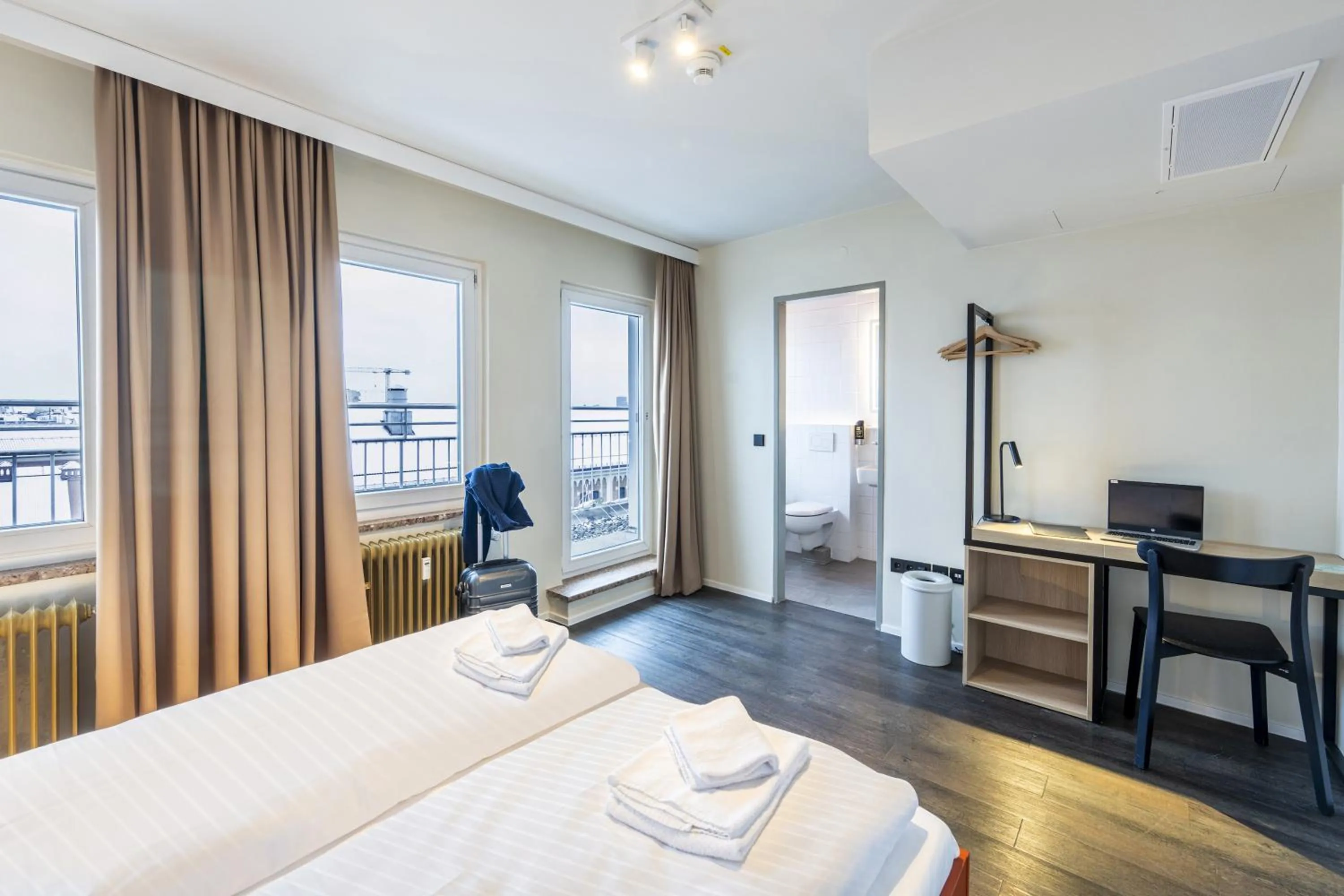 Bedroom, Bed in MEININGER Hotel München Zentrum