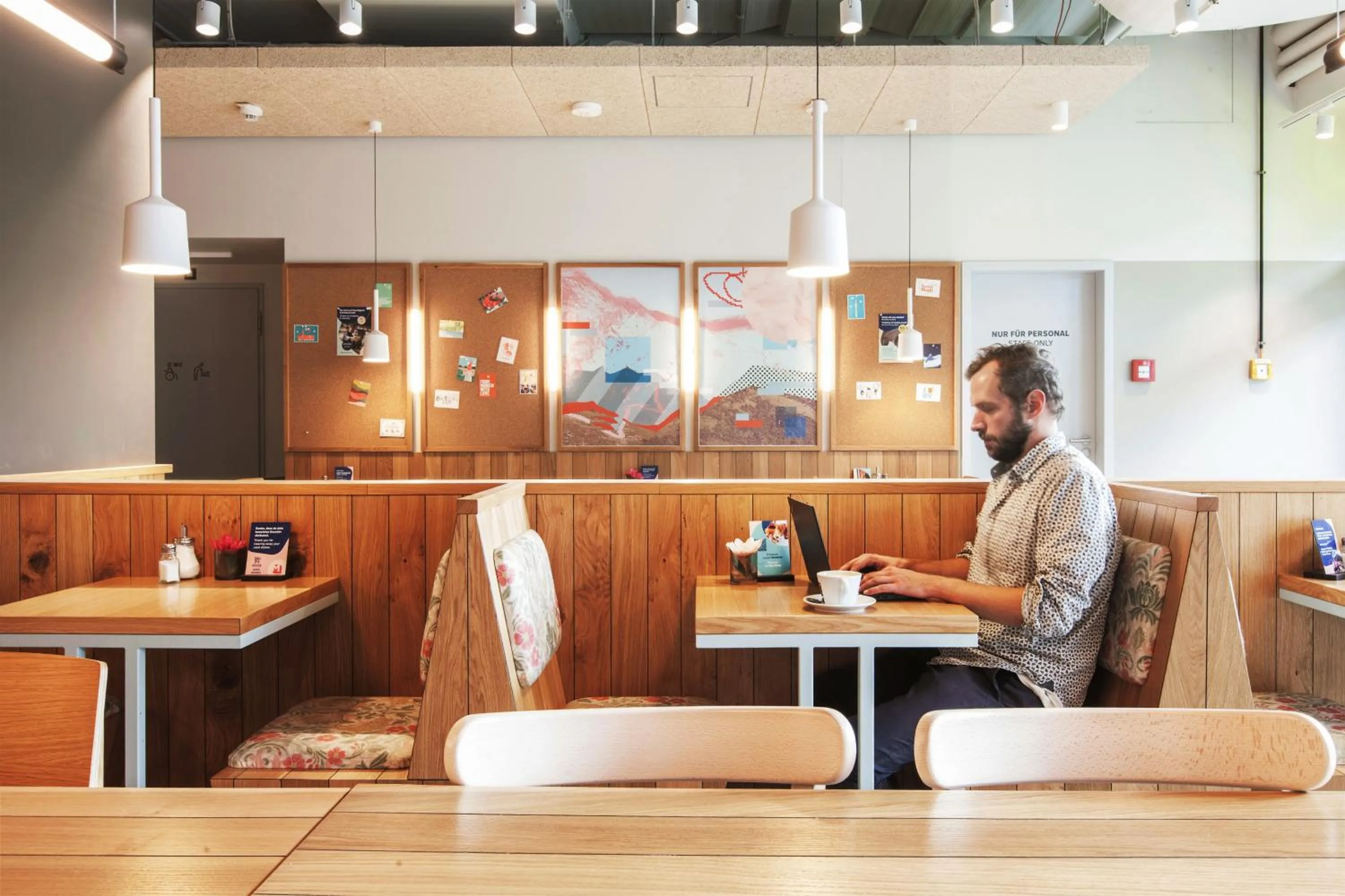 Lobby or reception in MEININGER Hotel München Zentrum