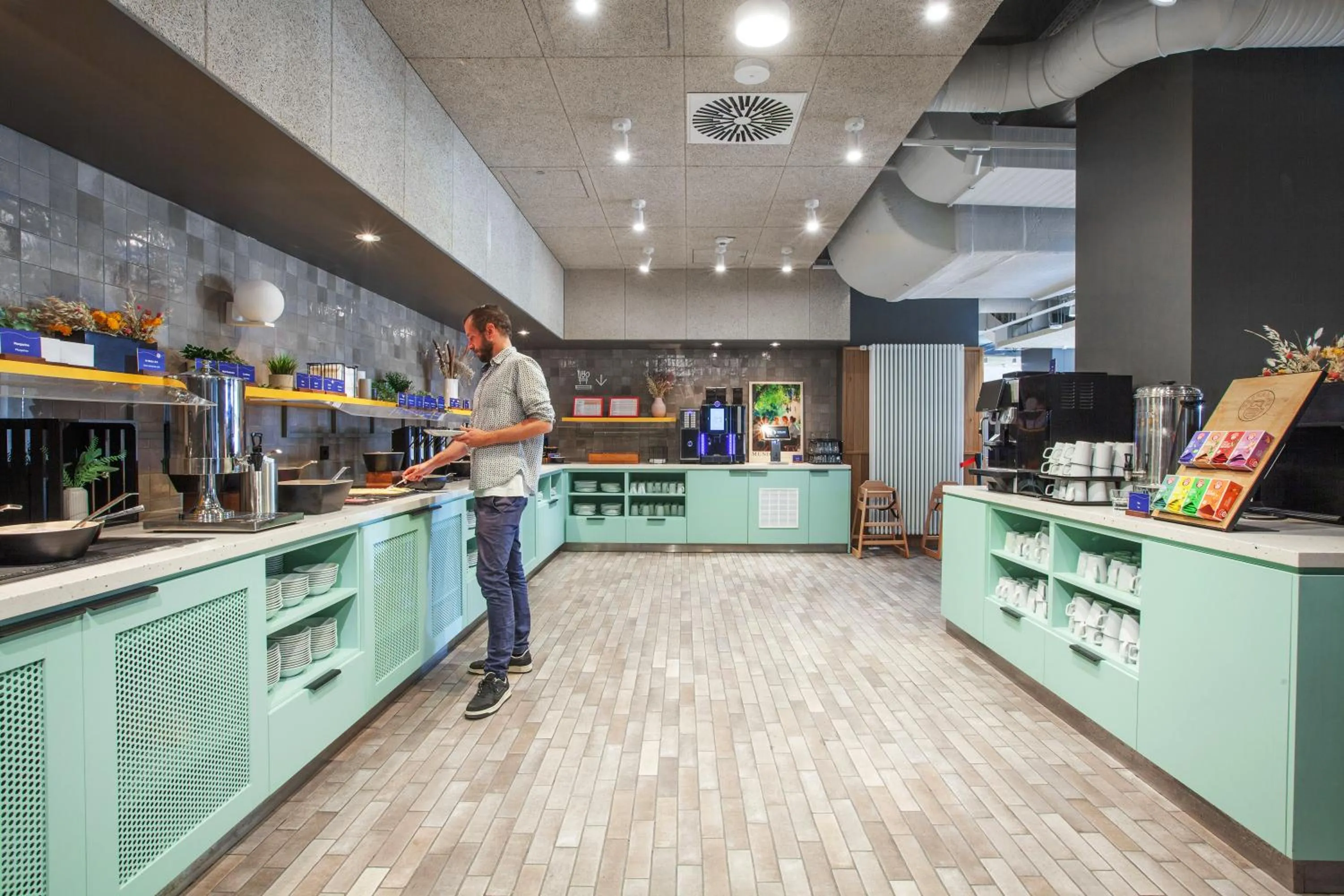 Buffet breakfast in MEININGER Hotel München Zentrum