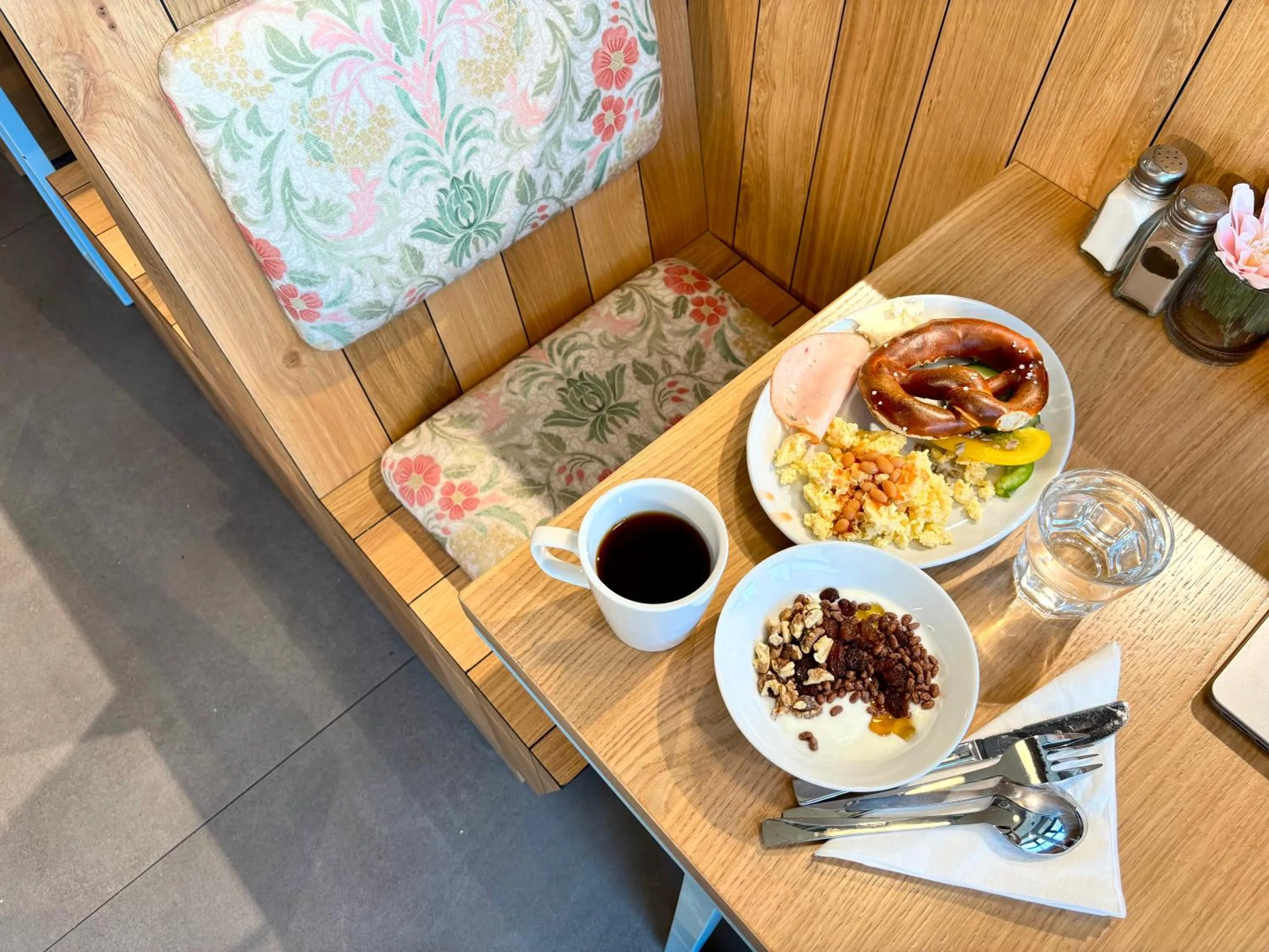 Breakfast in MEININGER Hotel München Zentrum