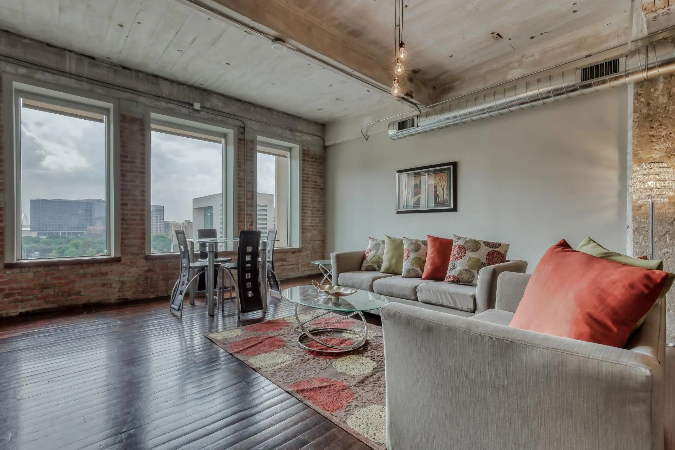 TV and multimedia in Luxury Downtown Dallas Stay by Amyfinehouse