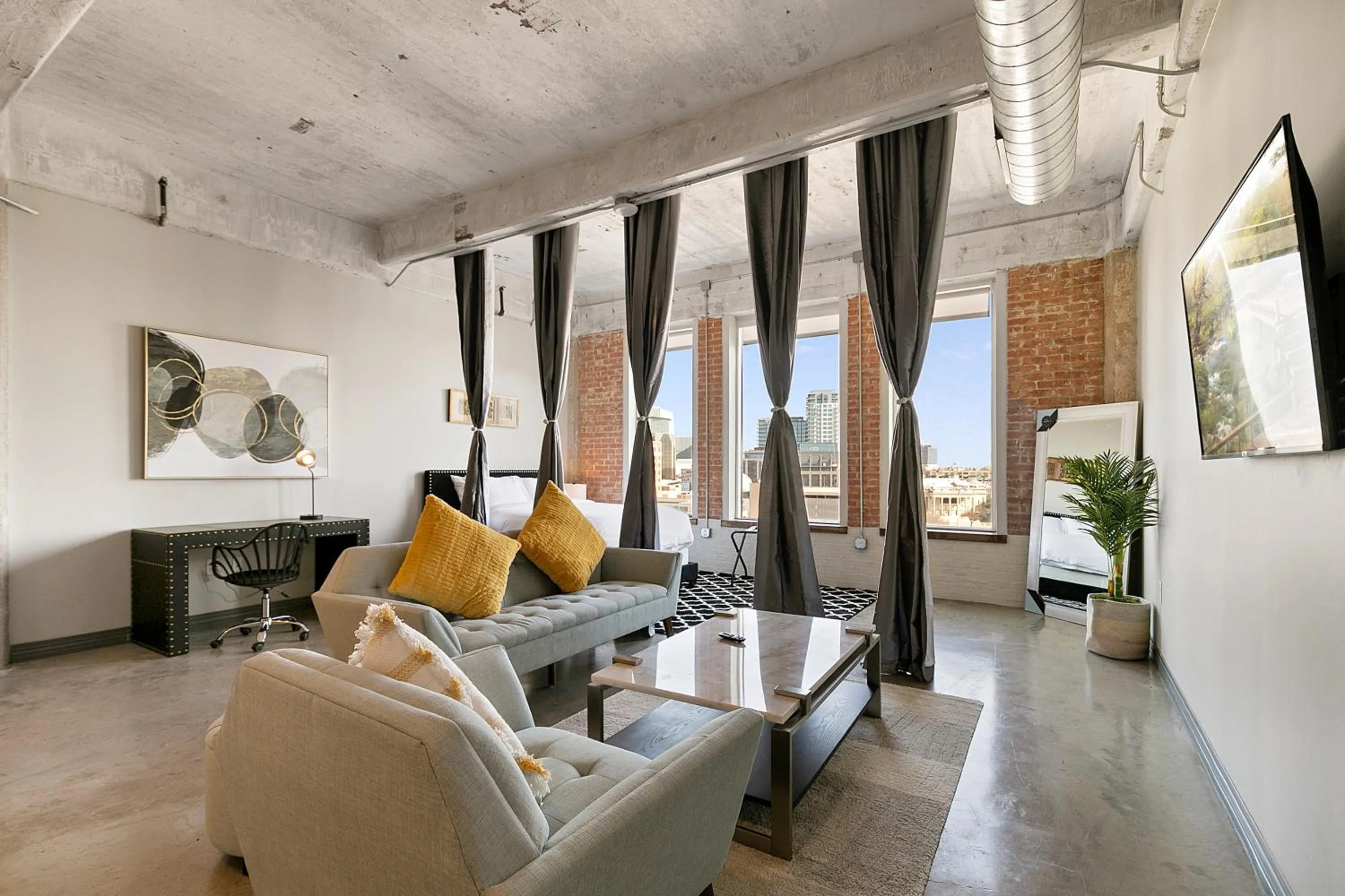 TV and multimedia in Luxury Downtown Dallas Stay by Amyfinehouse