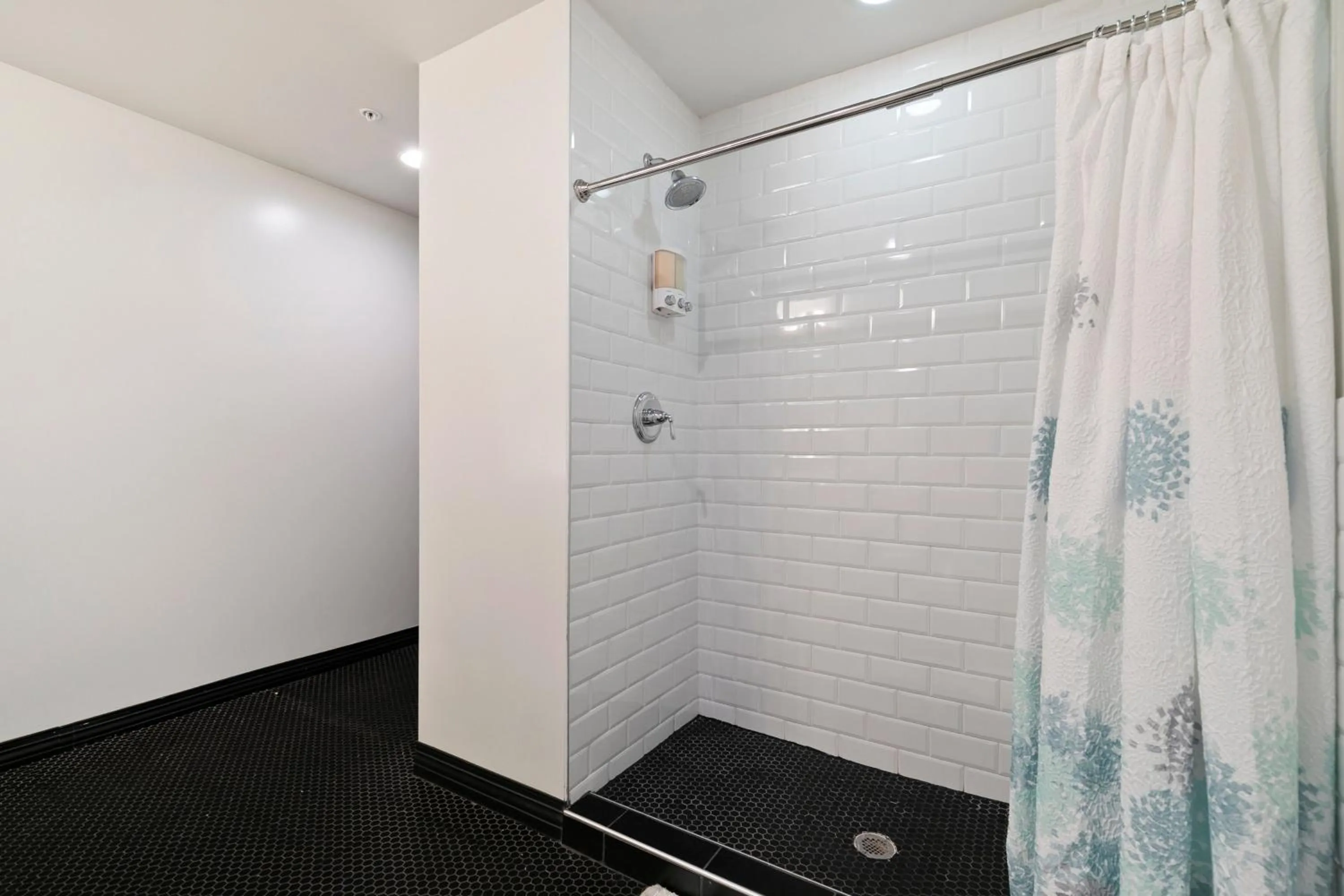 Property building in Luxury Downtown Dallas Stay by Amyfinehouse