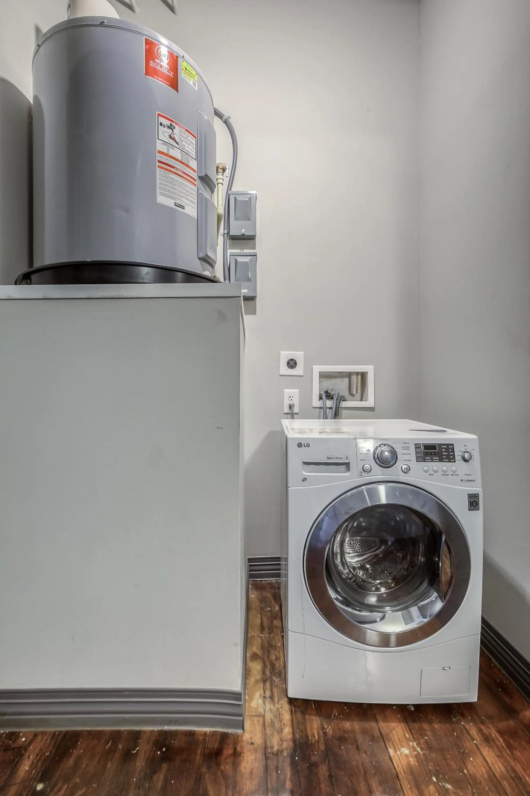 laundry in Luxury Downtown Dallas Stay by Amyfinehouse