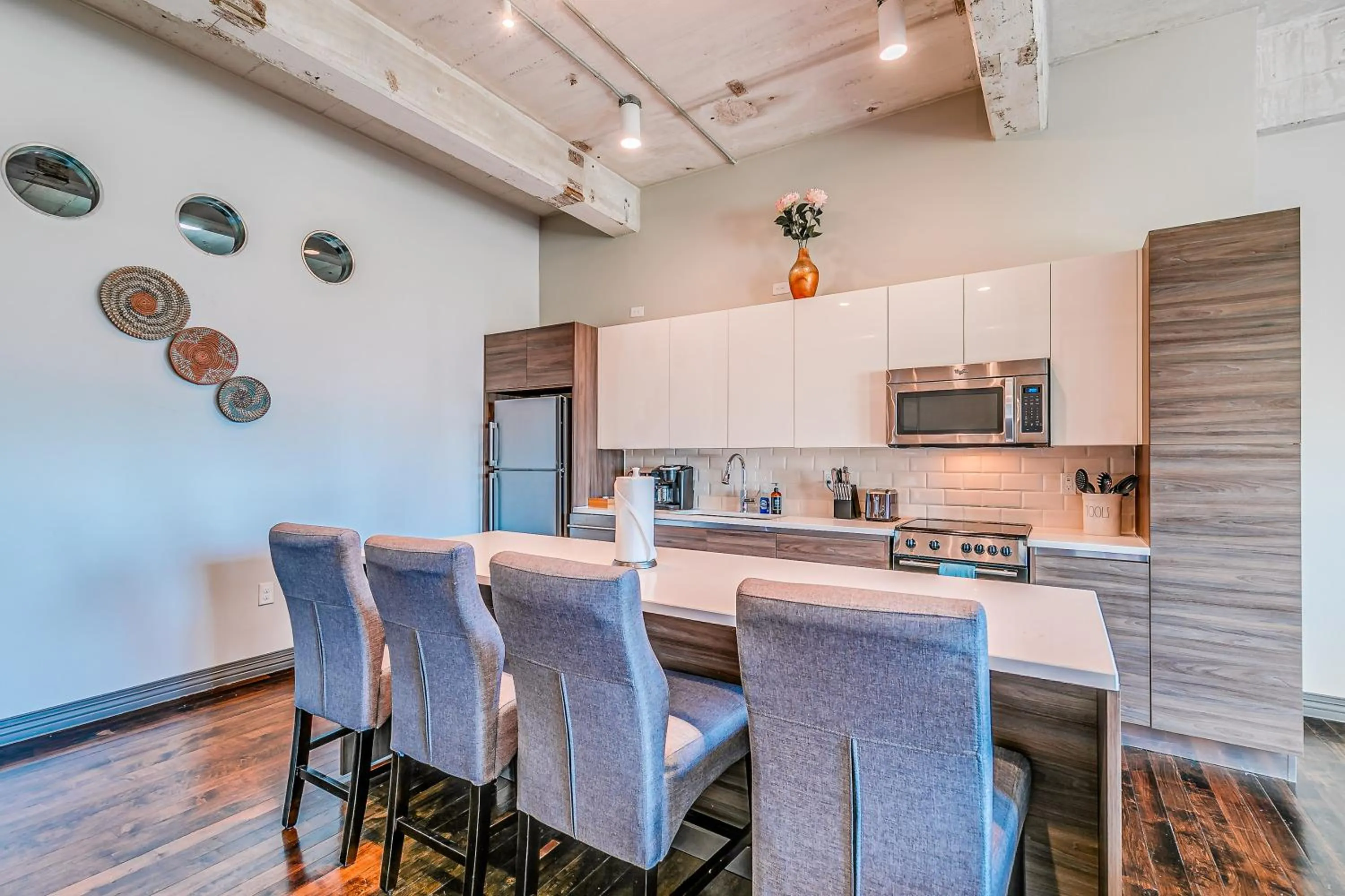 Dining area in Luxury Downtown Dallas Stay by Amyfinehouse