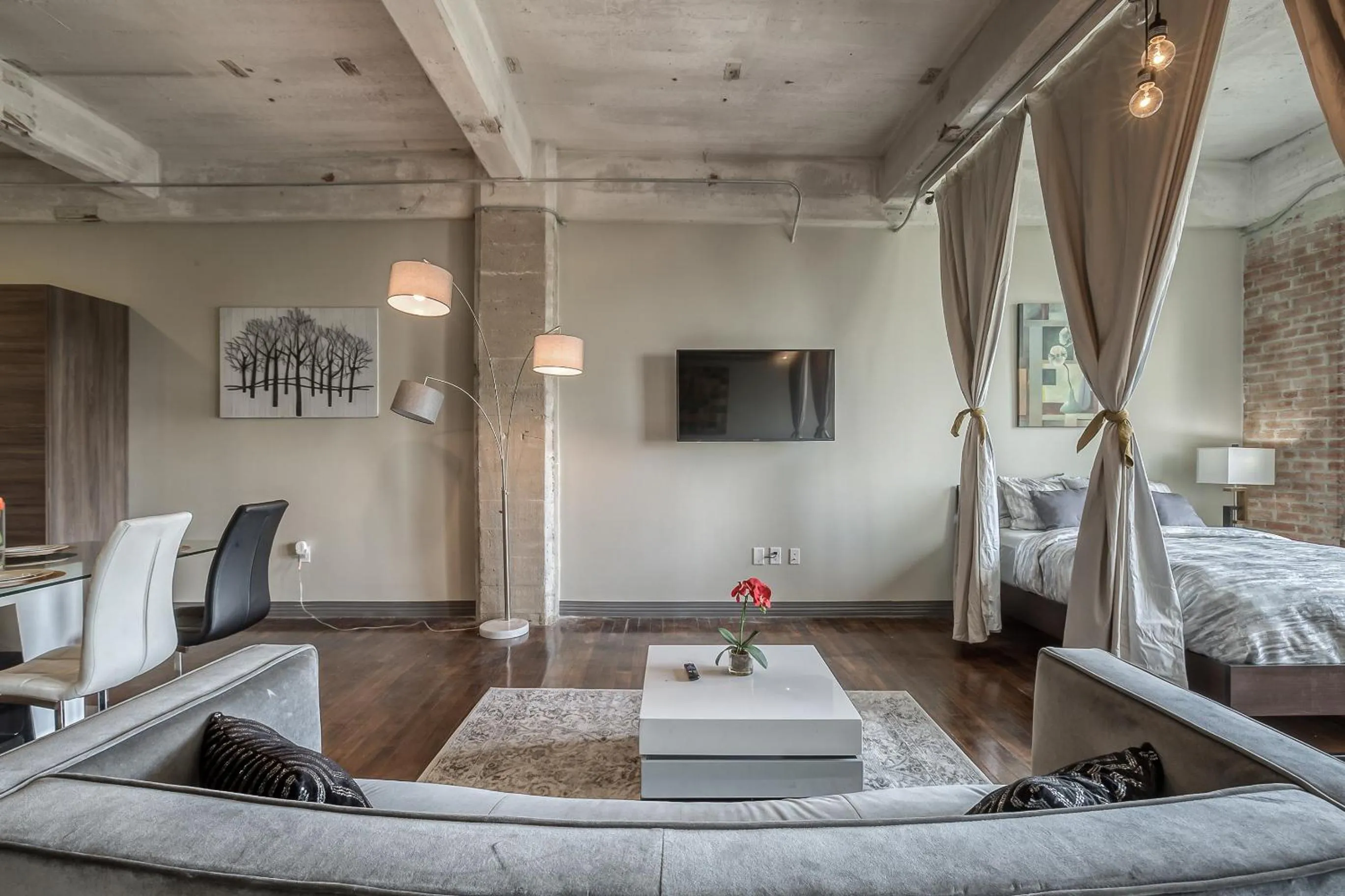 Bed in Luxury Downtown Dallas Stay by Amyfinehouse