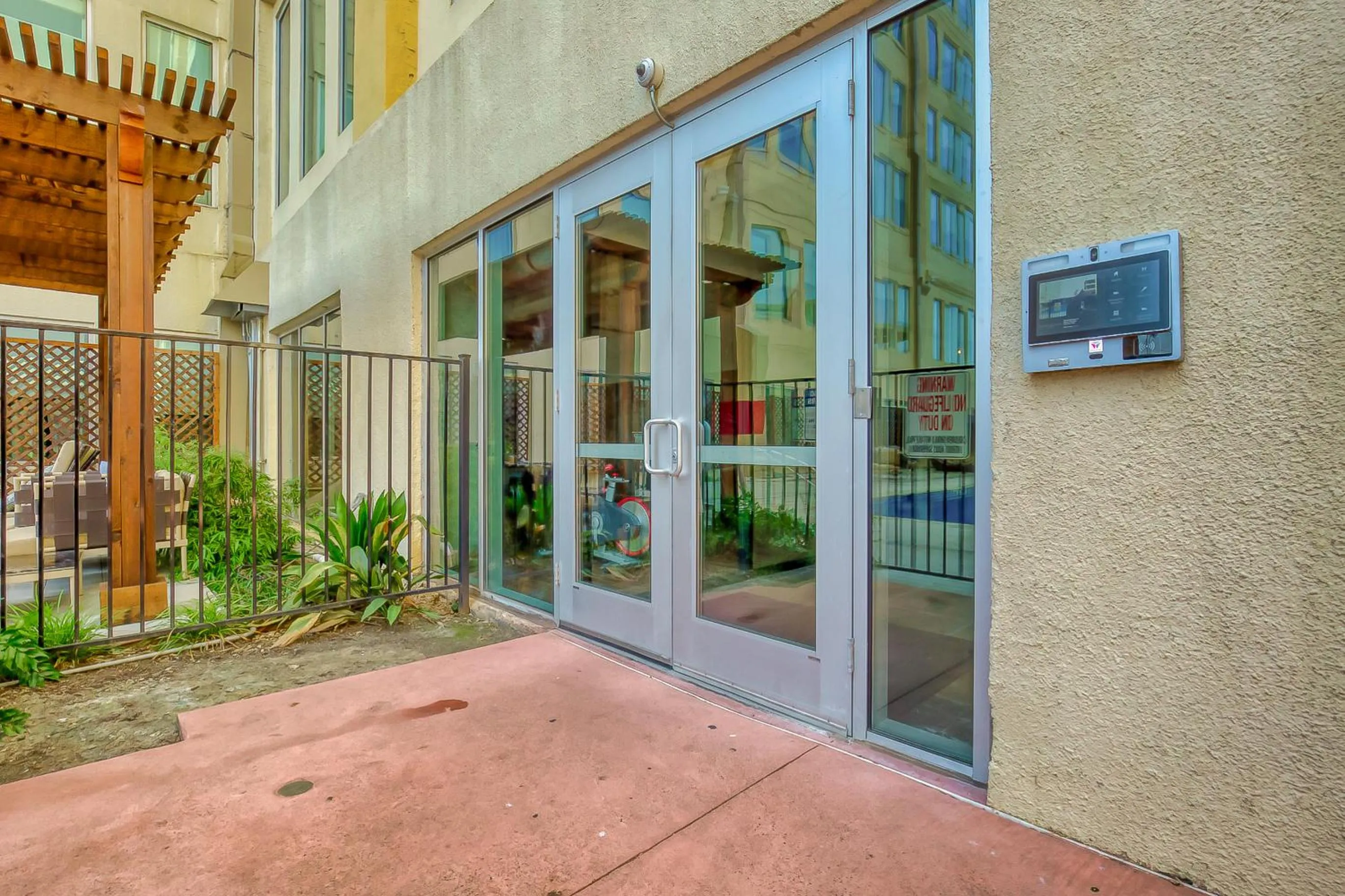 Property building in Luxury Downtown Dallas Stay by Amyfinehouse