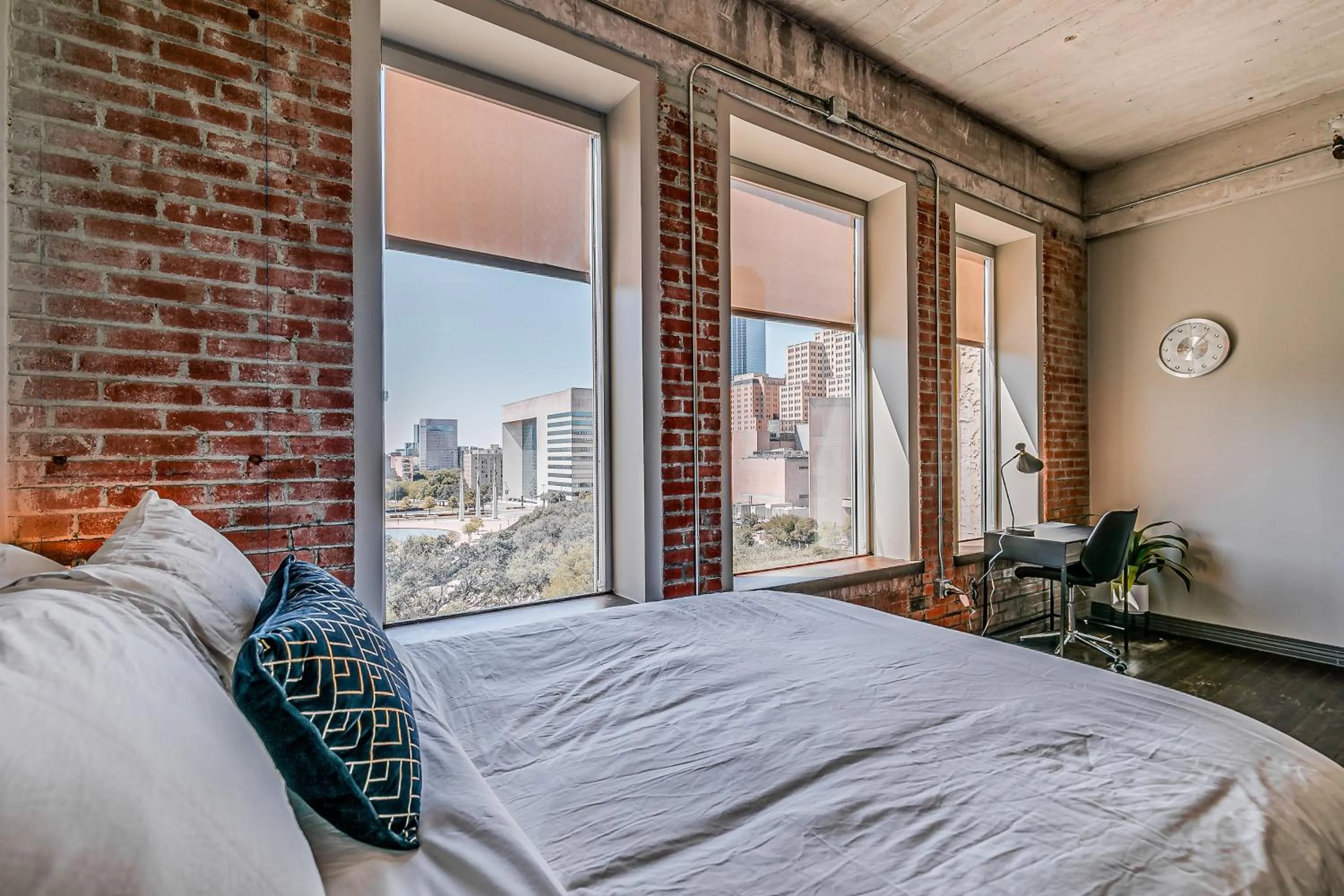 Bed in Luxury Downtown Dallas Stay by Amyfinehouse