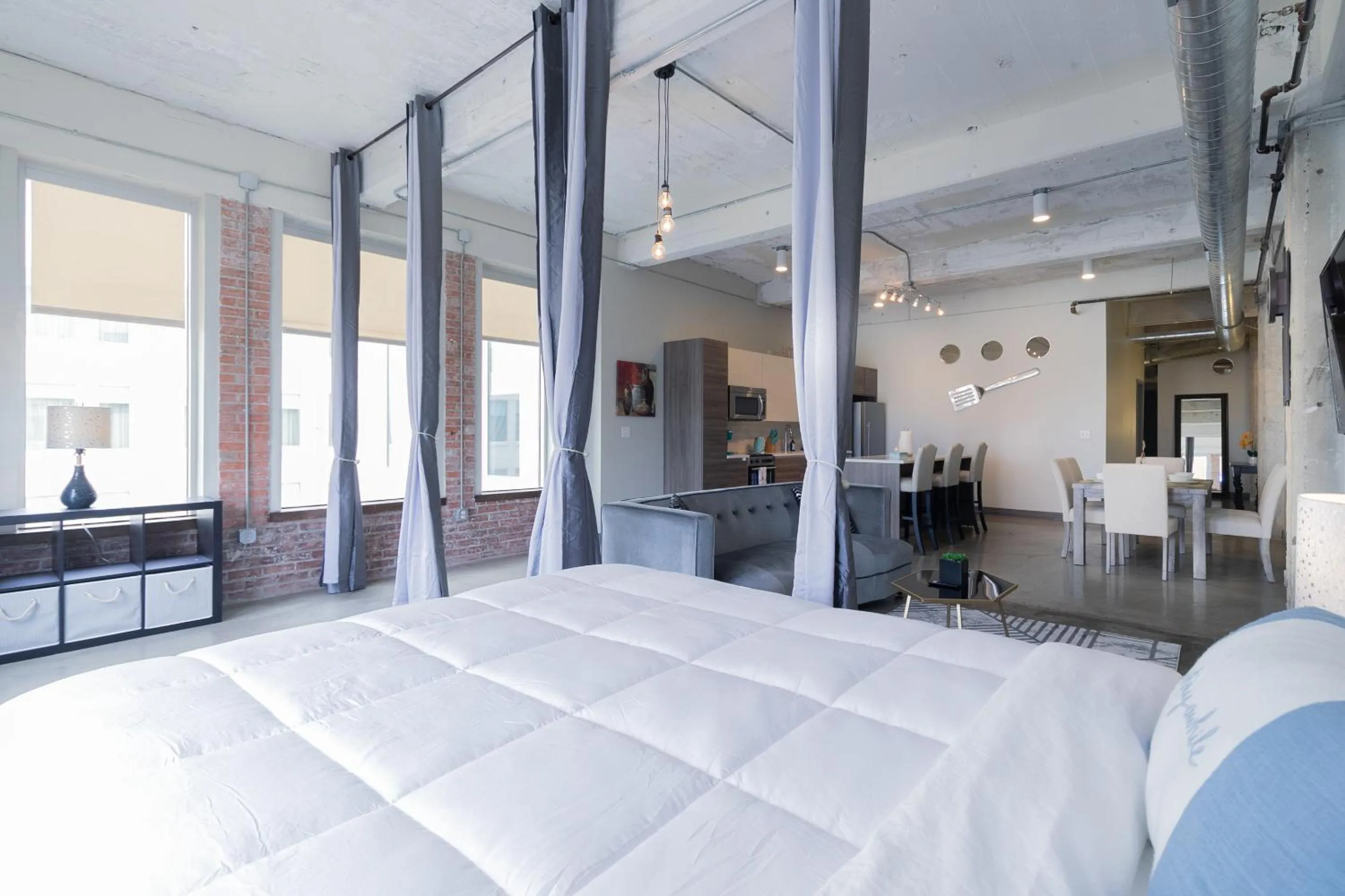 Bed in Luxury Downtown Dallas Stay by Amyfinehouse