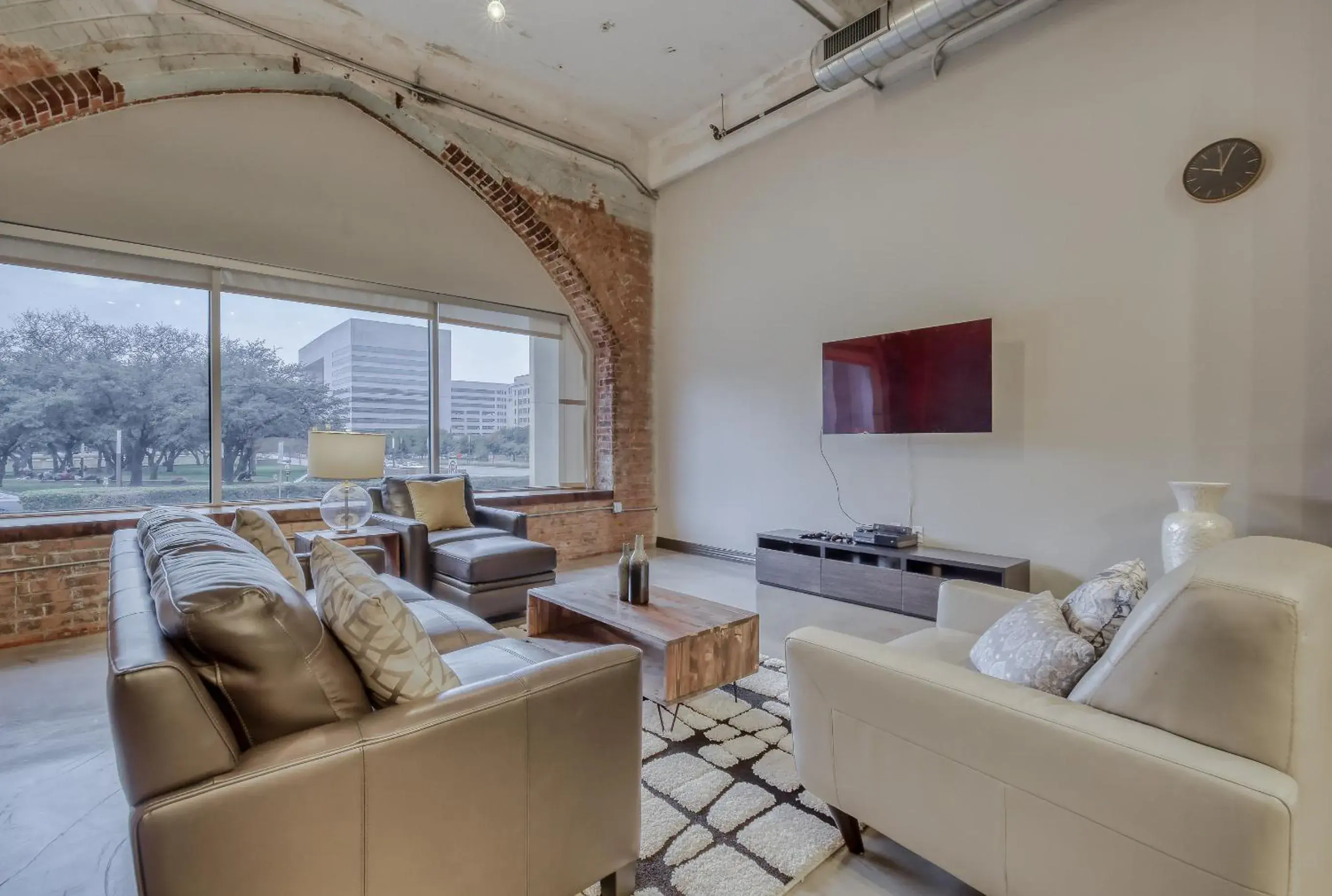 Spacious 2BR Loft |Pool+Wifi+Valet in Luxury Downtown Dallas Stay by Amyfinehouse Spacious 2BR Loft |Pool+Wifi+Valet in Luxury Downtown Dallas Stay by Amyfinehouse