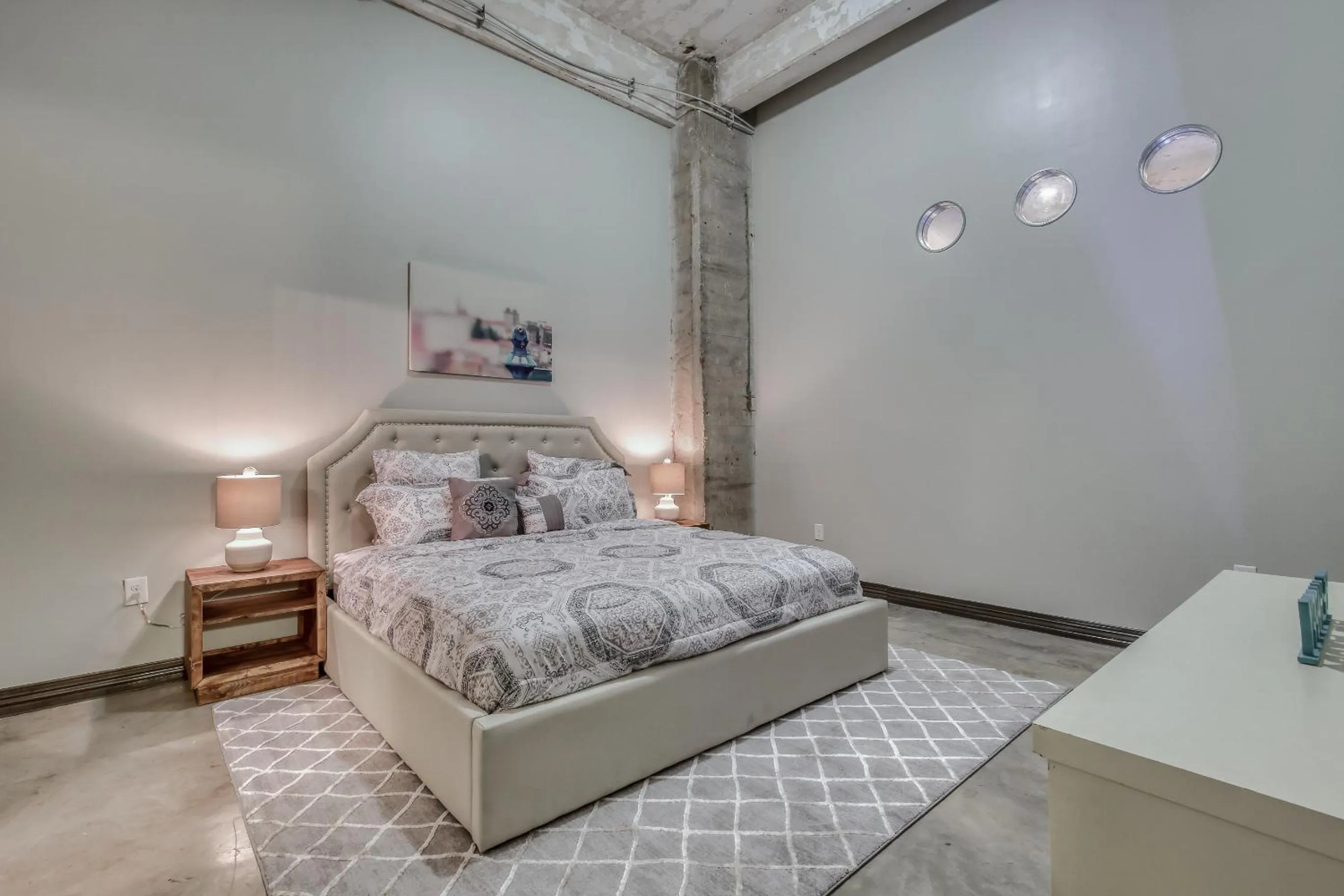 Bed in Luxury Downtown Dallas Stay by Amyfinehouse