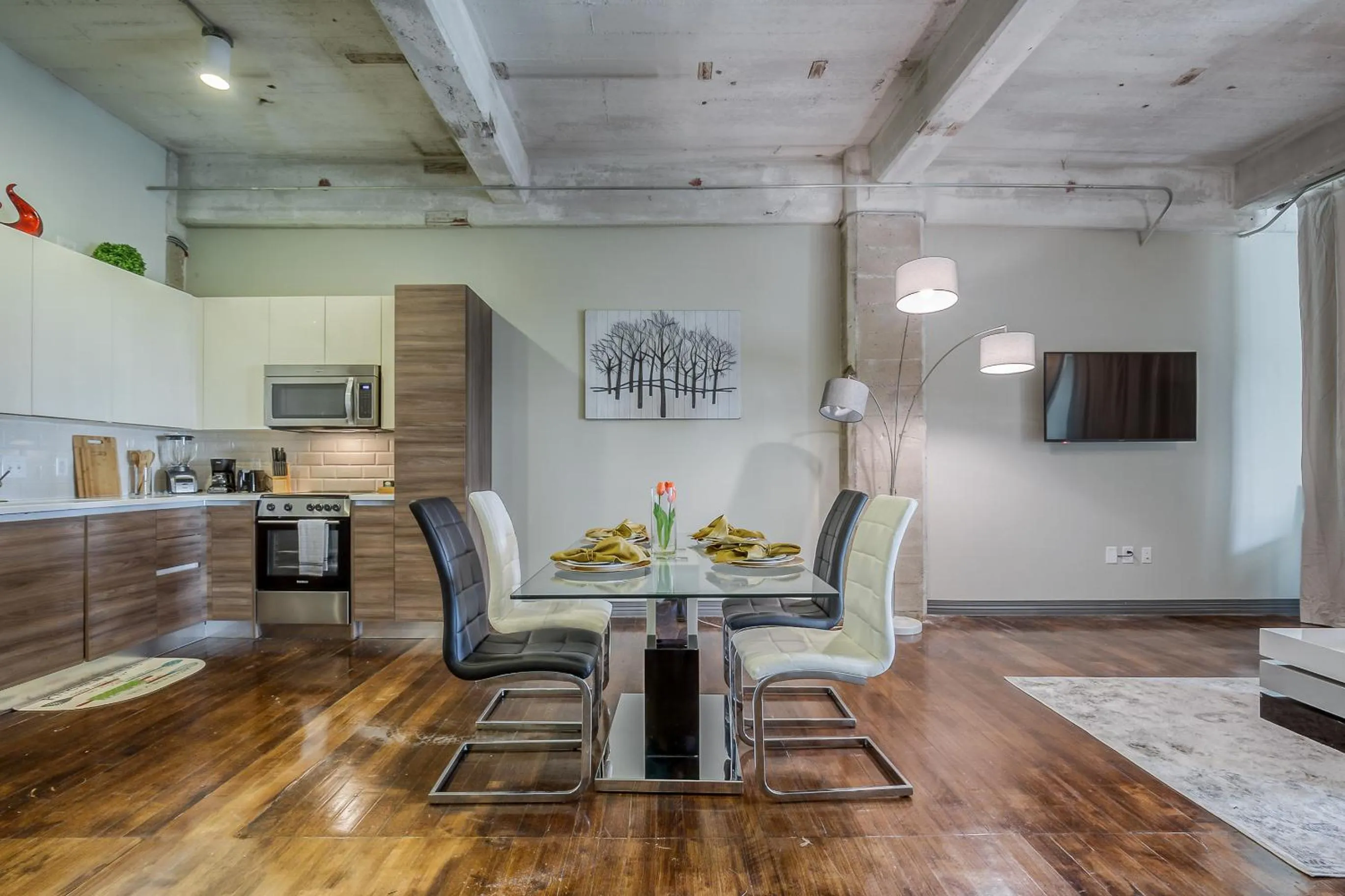 TV and multimedia in Luxury Downtown Dallas Stay by Amyfinehouse