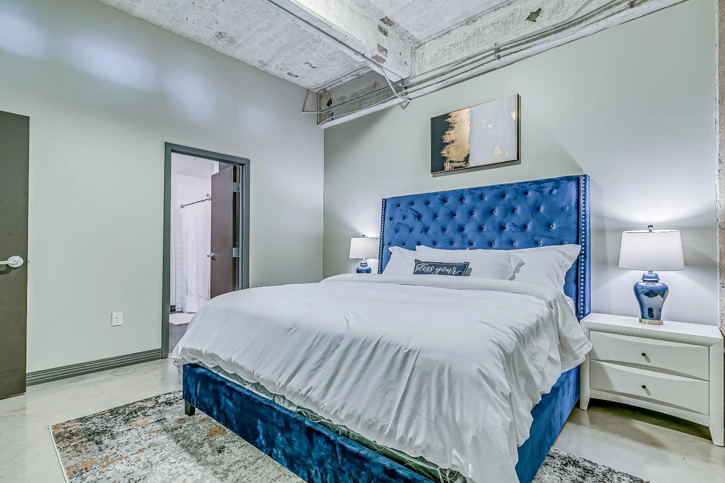 Bed in Luxury Downtown Dallas Stay by Amyfinehouse