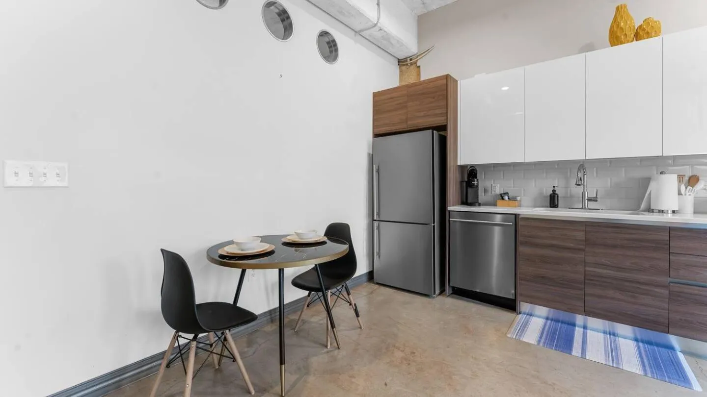 Dining area in Luxury Downtown Dallas Stay by Amyfinehouse