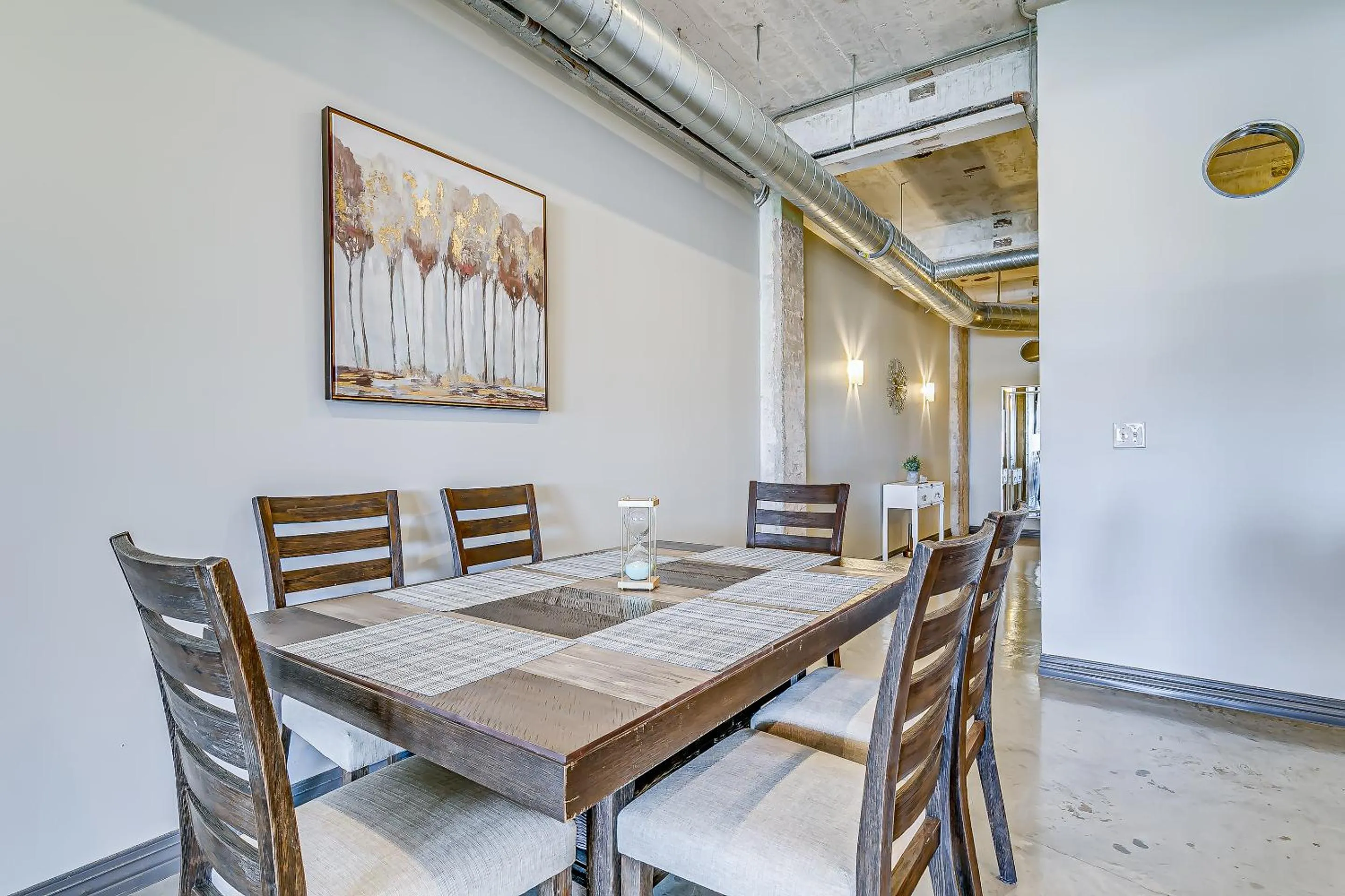 Dining area in Luxury Downtown Dallas Stay by Amyfinehouse