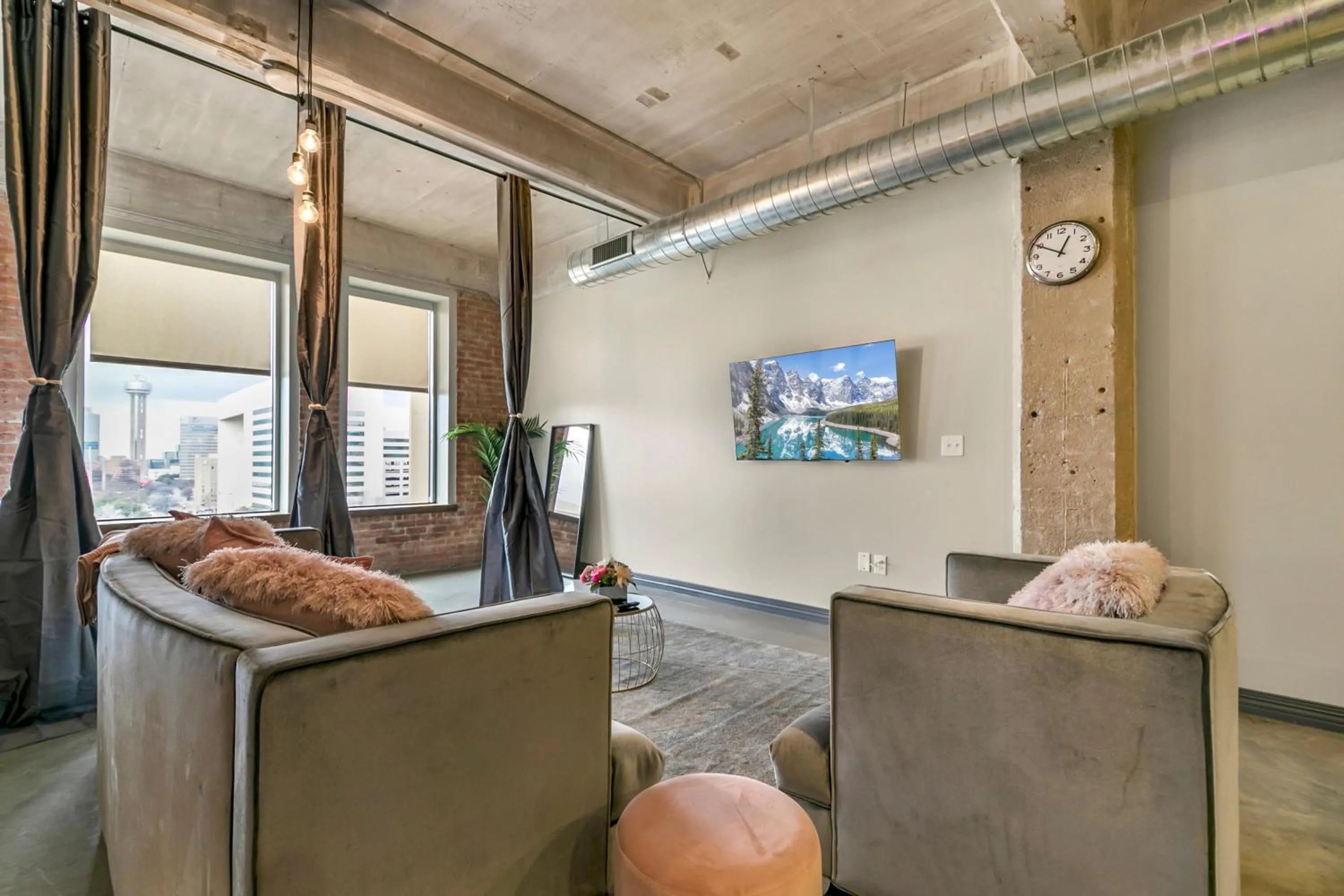 TV and multimedia in Luxury Downtown Dallas Stay by Amyfinehouse