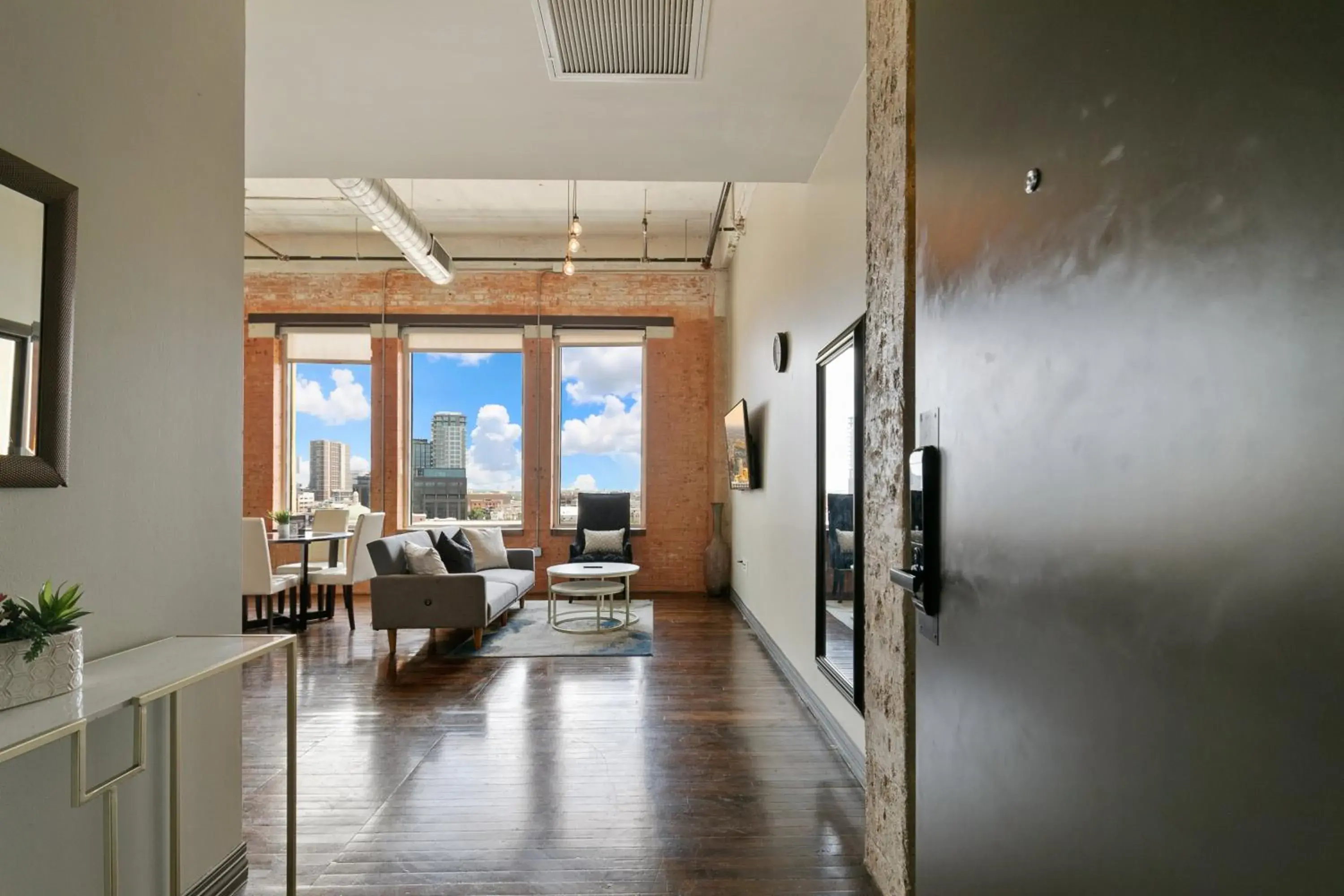 Industrial-Chic 2BR Apt |Pool+Views in Luxury Downtown Dallas Stay by Amyfinehouse Industrial-Chic 2BR Apt |Pool+Views in Luxury Downtown Dallas Stay by Amyfinehouse