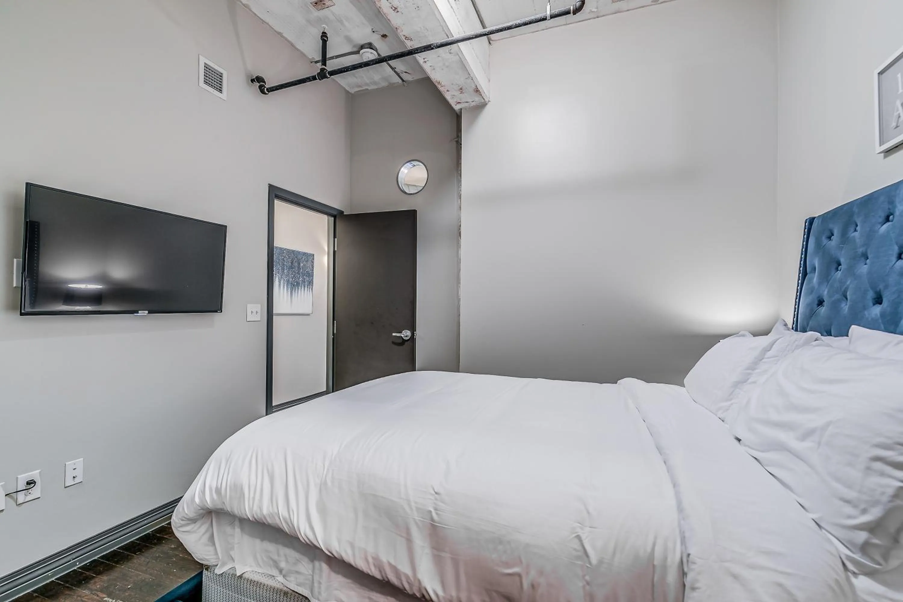 Bed in Luxury Downtown Dallas Stay by Amyfinehouse