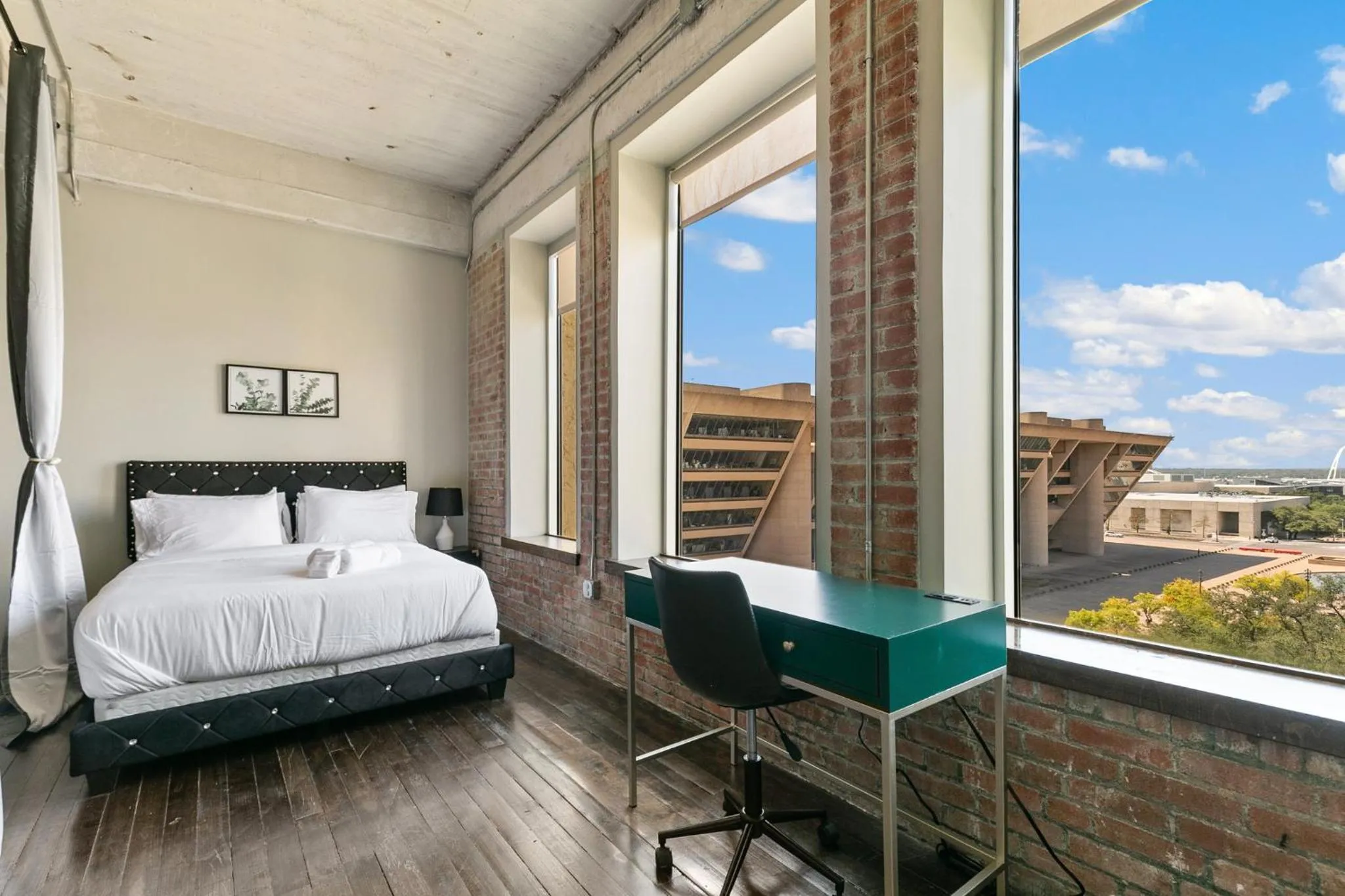 Bed in Luxury Downtown Dallas Stay by Amyfinehouse