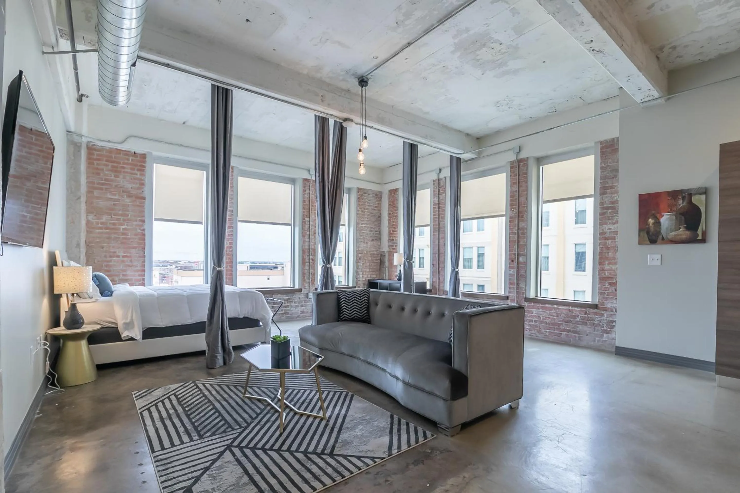 Bed in Luxury Downtown Dallas Stay by Amyfinehouse