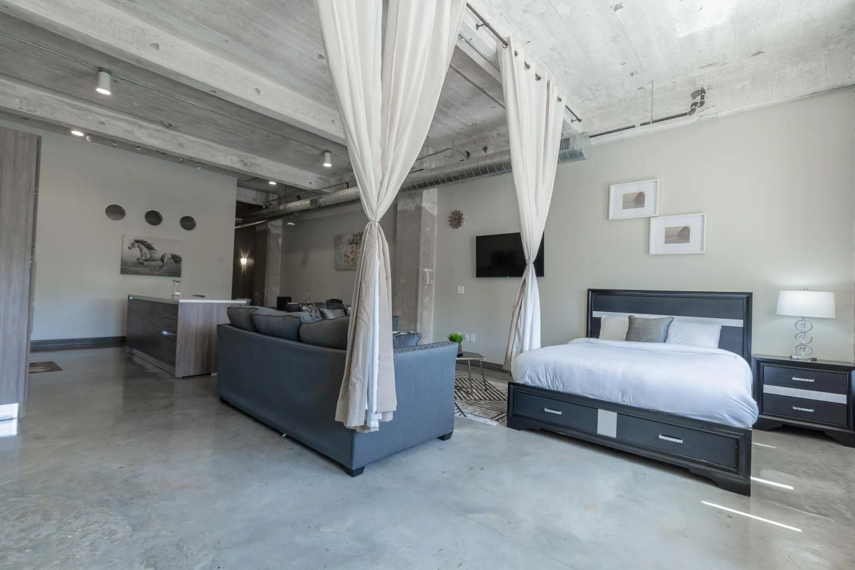 Bed in Luxury Downtown Dallas Stay by Amyfinehouse