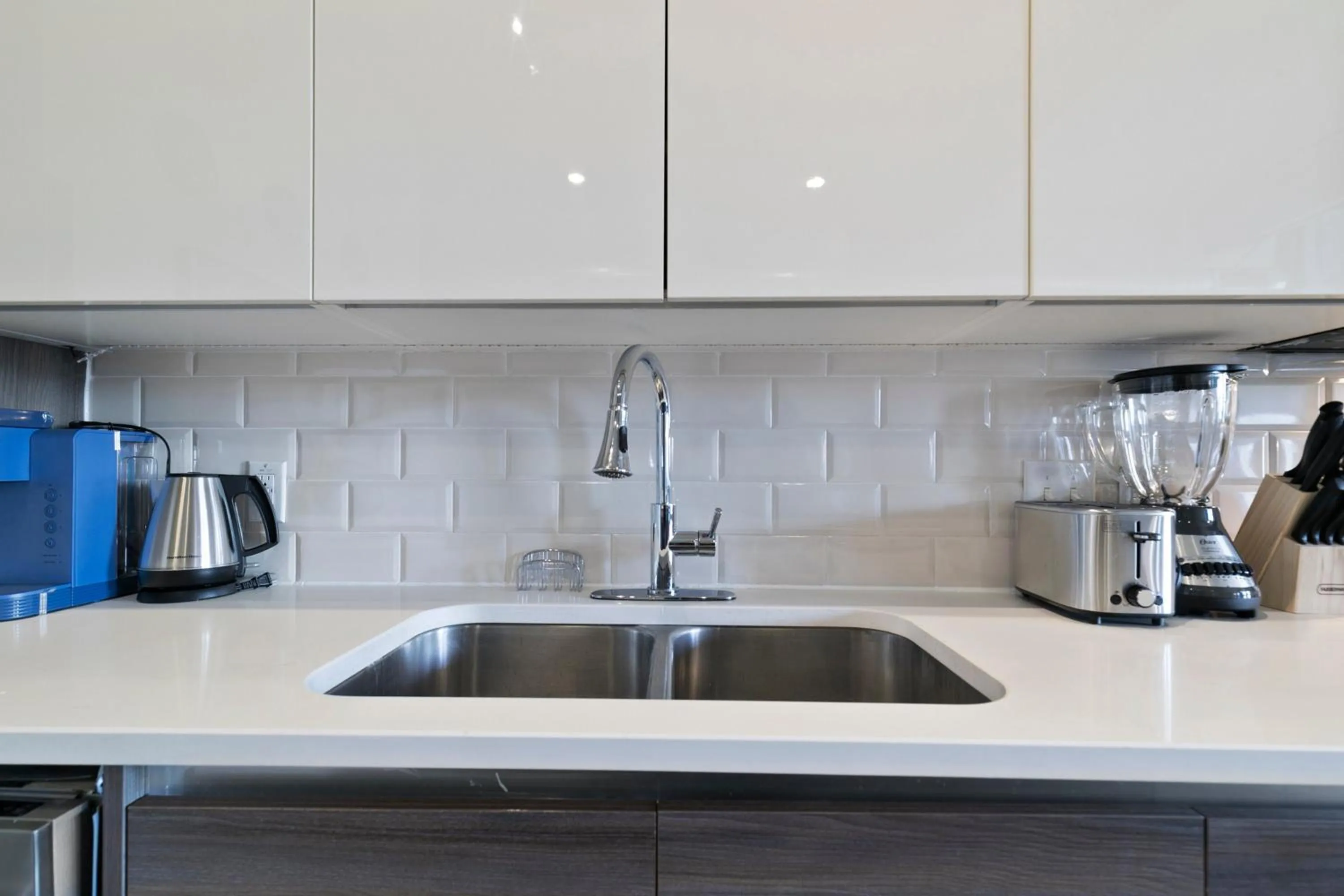 Kitchen or kitchenette in Luxury Downtown Dallas Stay by Amyfinehouse