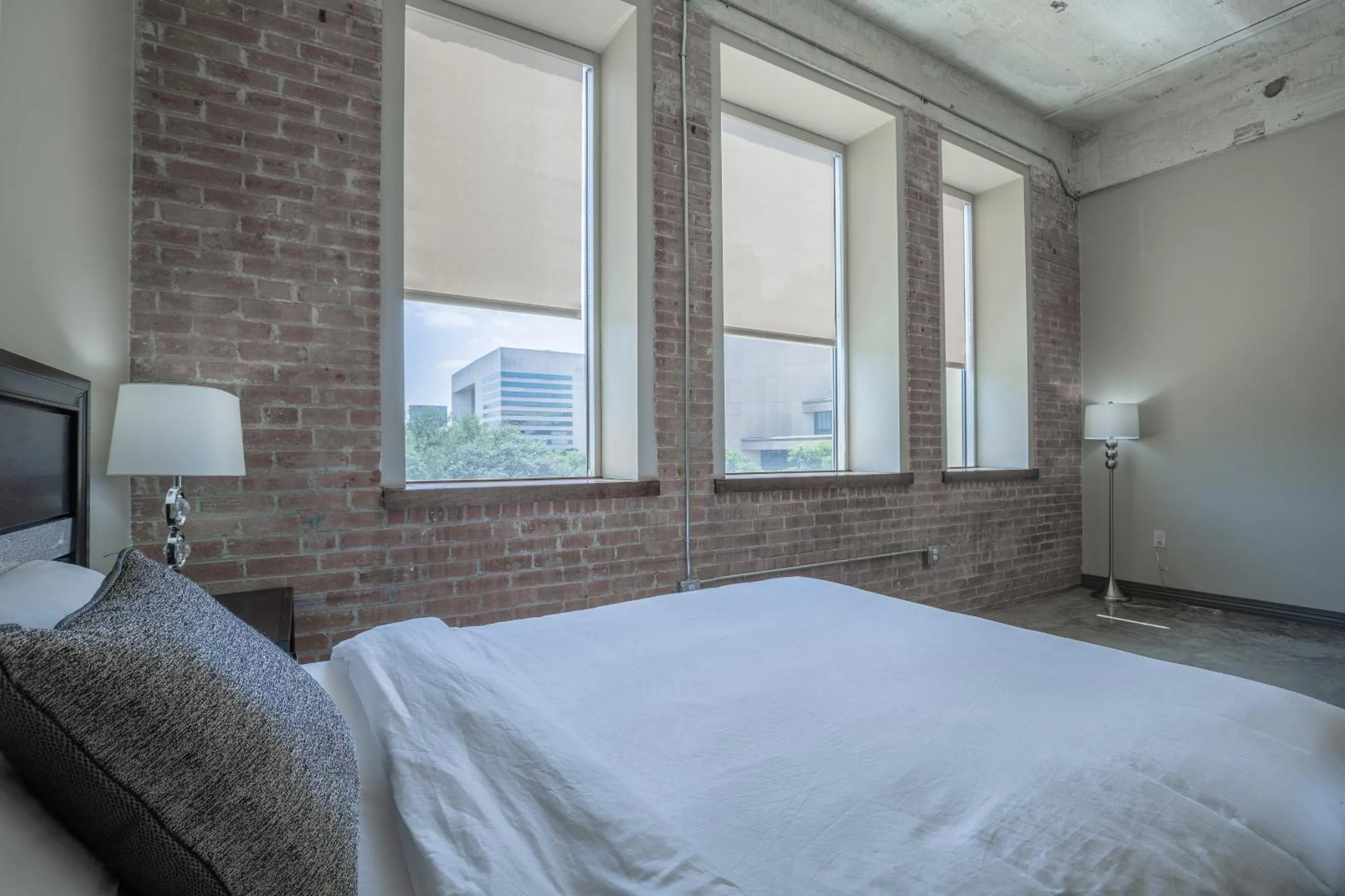 Bed in Luxury Downtown Dallas Stay by Amyfinehouse