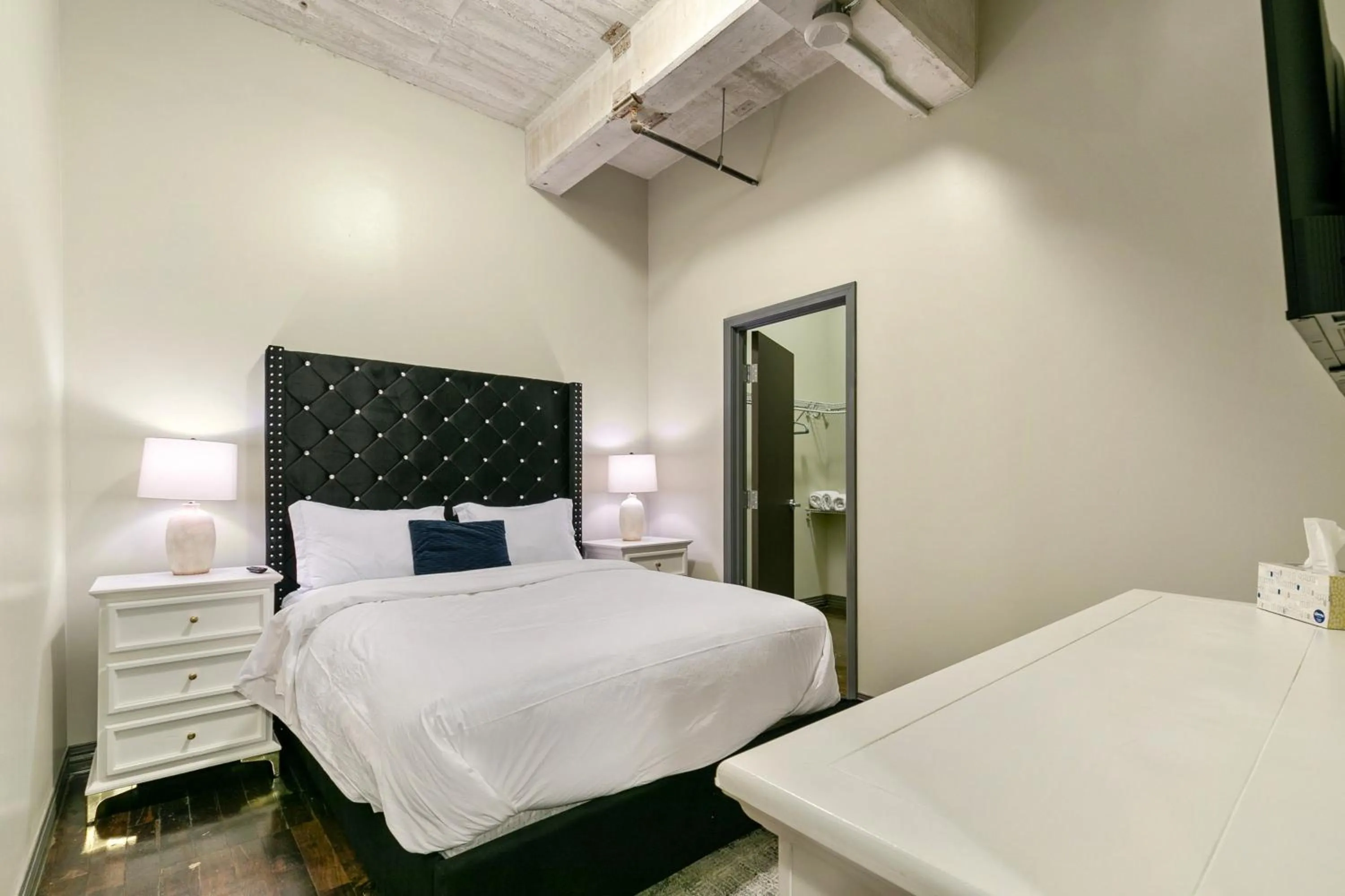 Bed in Luxury Downtown Dallas Stay by Amyfinehouse