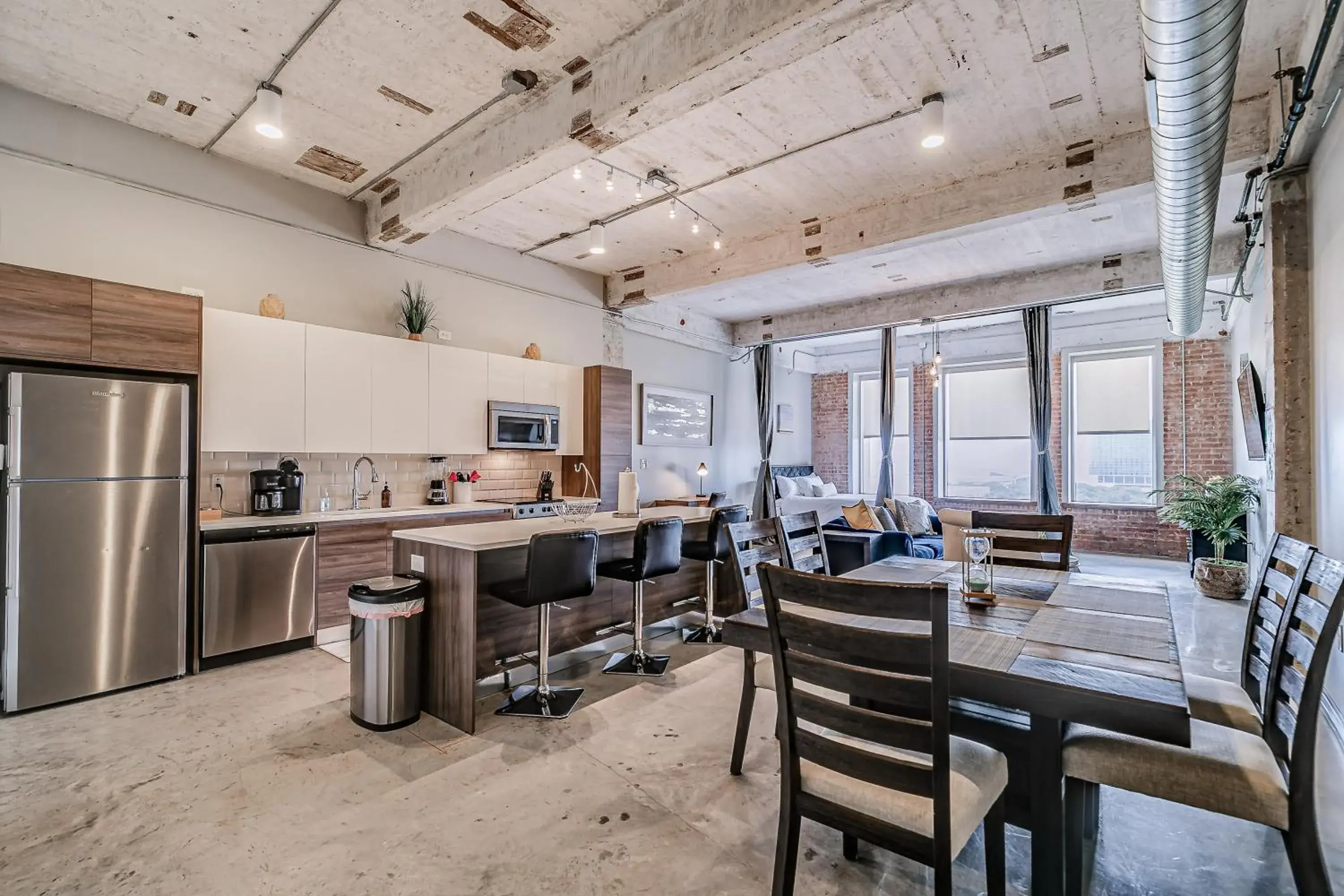 Spacious 3BR Loft |Pool+Views+Valet in Luxury Downtown Dallas Stay by Amyfinehouse Spacious 3BR Loft |Pool+Views+Valet in Luxury Downtown Dallas Stay by Amyfinehouse