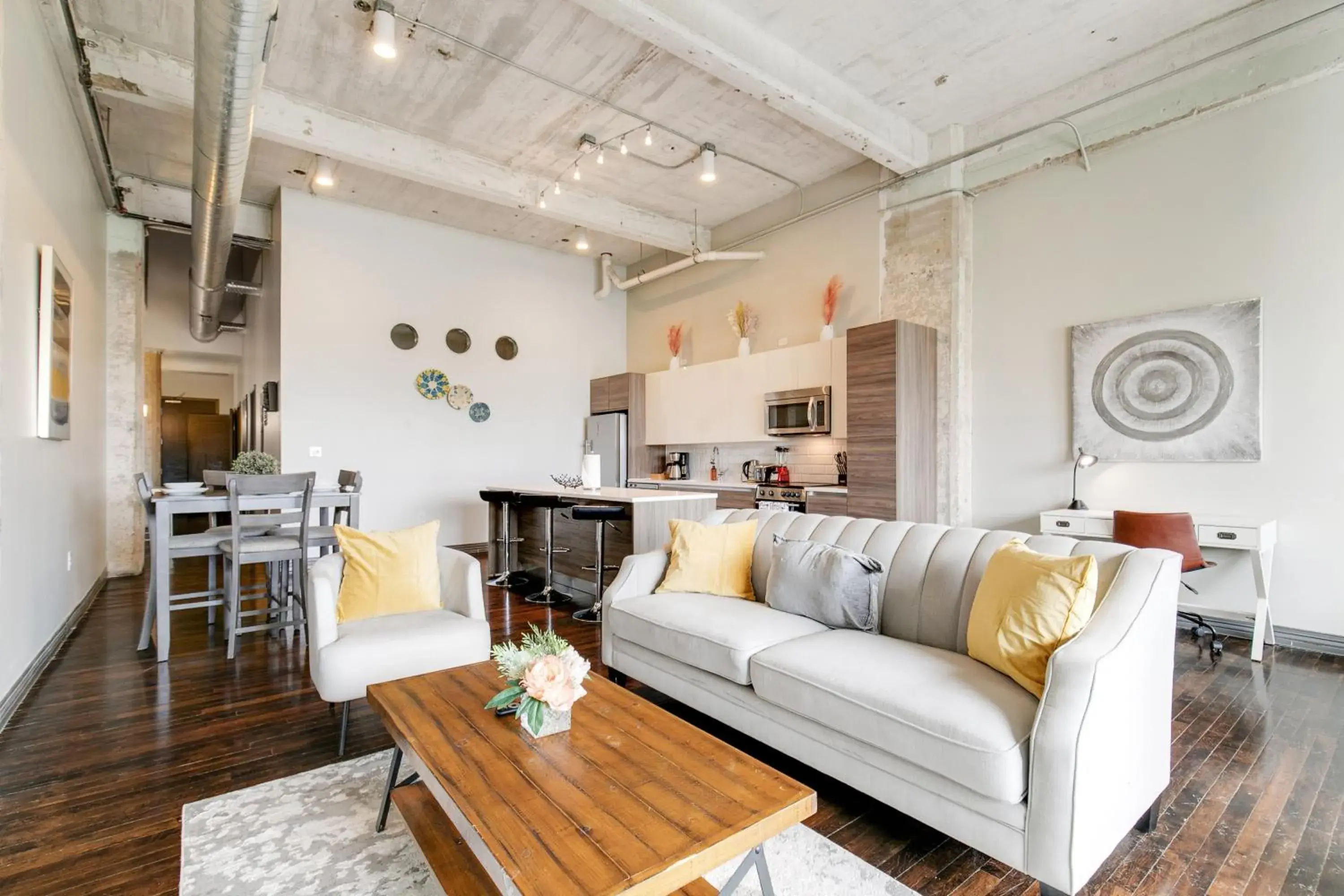 Industrial-Chic 2BR Penthouse |Pool in Luxury Downtown Dallas Stay by Amyfinehouse Industrial-Chic 2BR Penthouse |Pool in Luxury Downtown Dallas Stay by Amyfinehouse