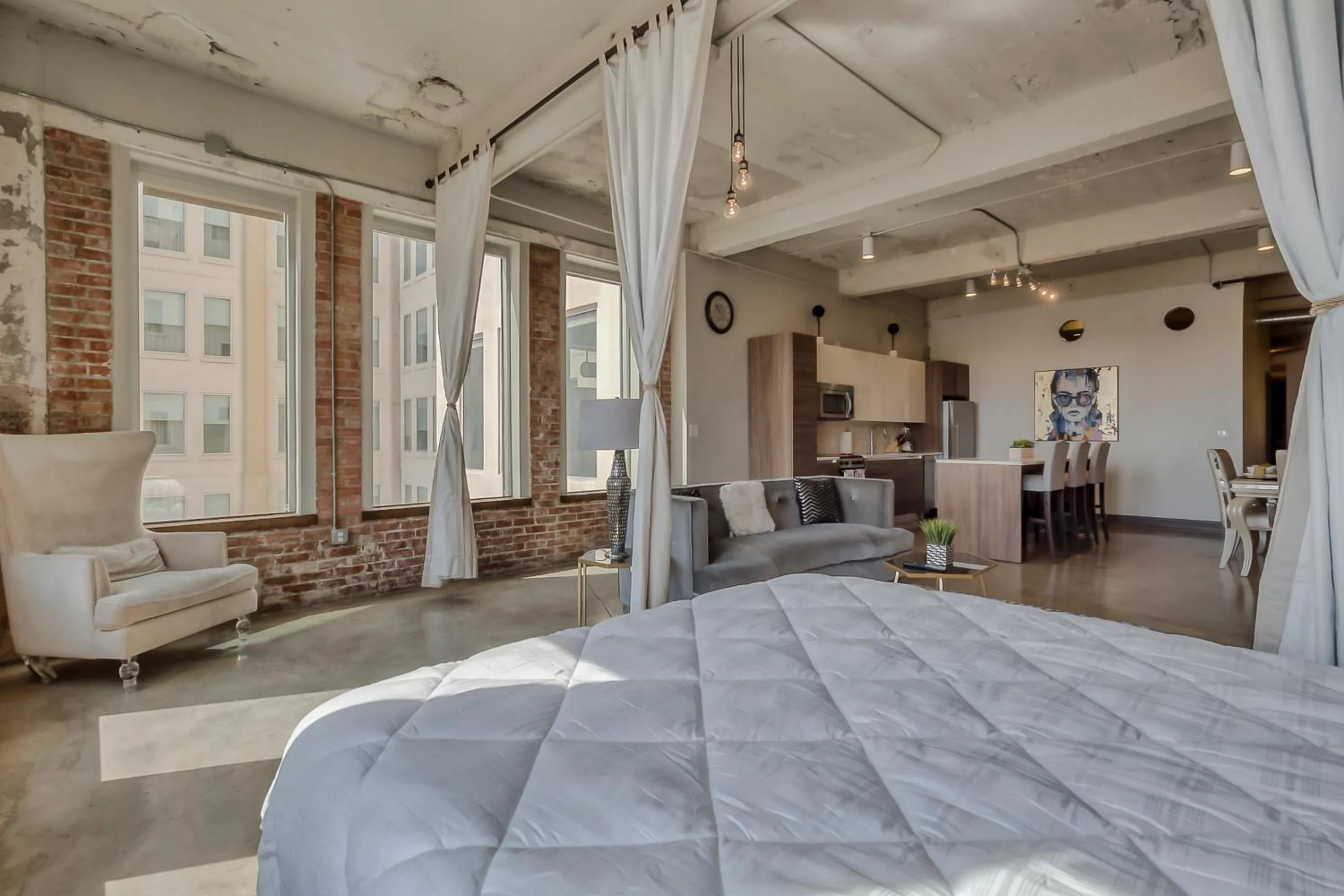 Bed in Luxury Downtown Dallas Stay by Amyfinehouse