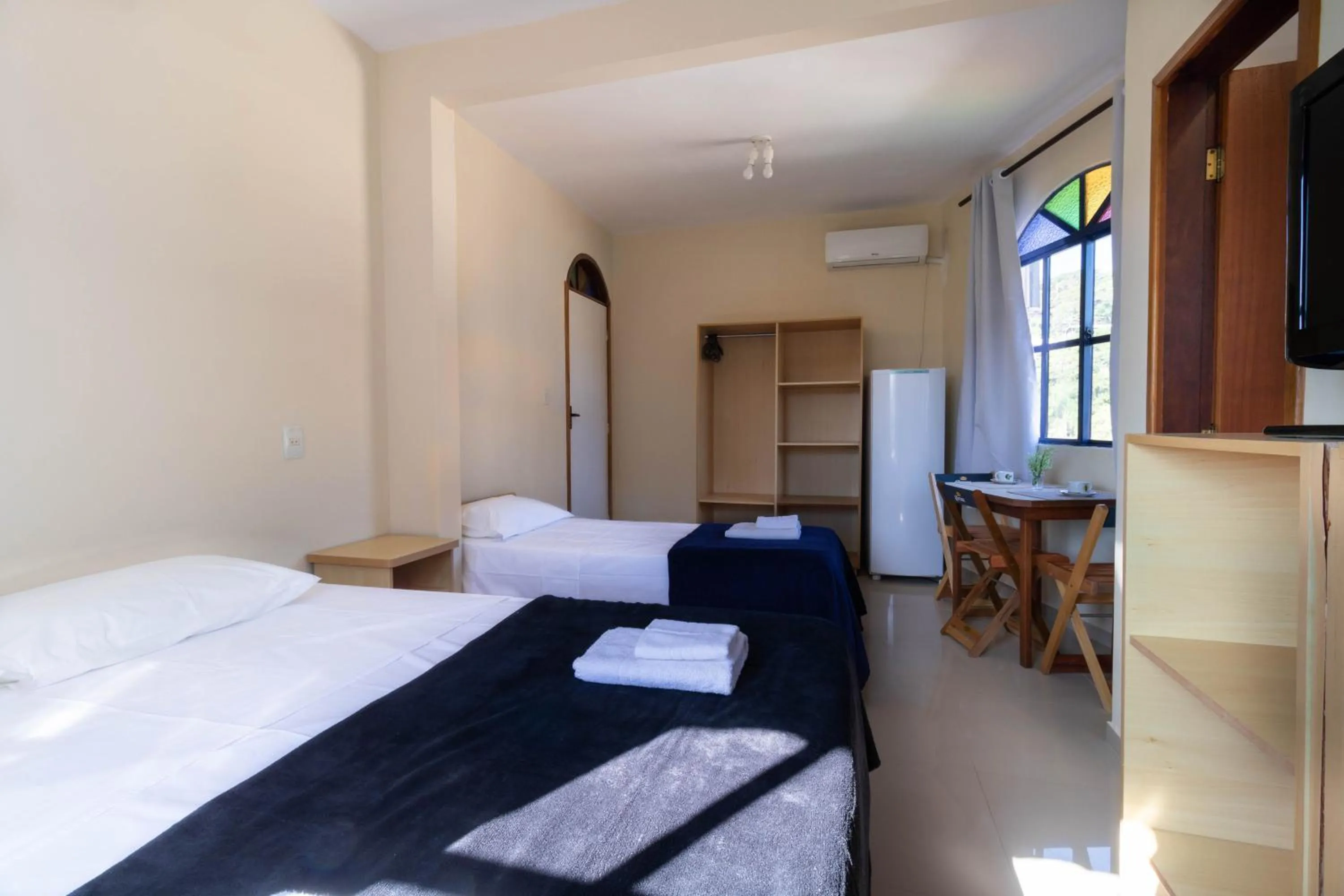 Photo of the whole room, Bed in Pousada Maré de Lua