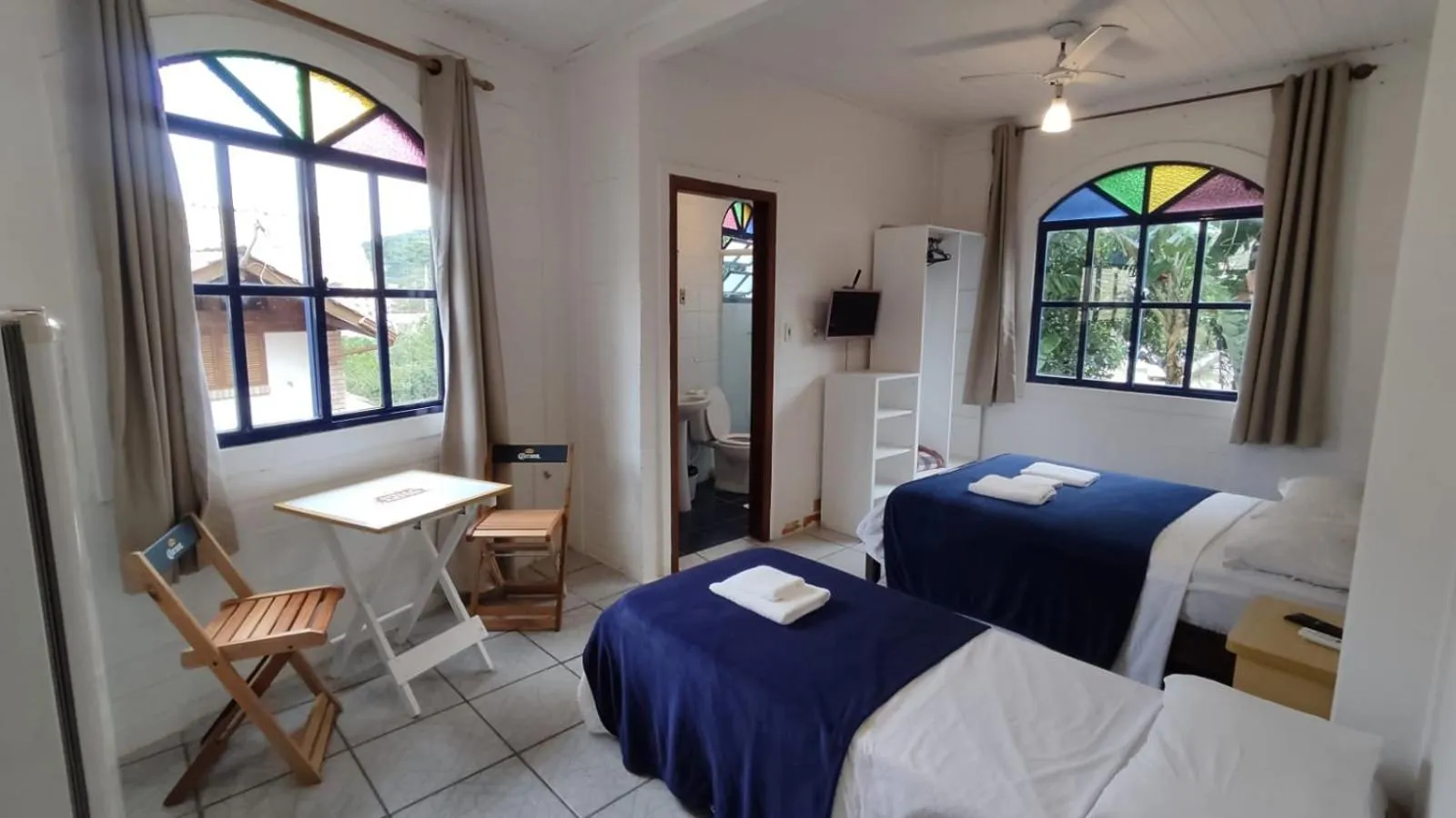 Photo of the whole room, Bed in Pousada Maré de Lua