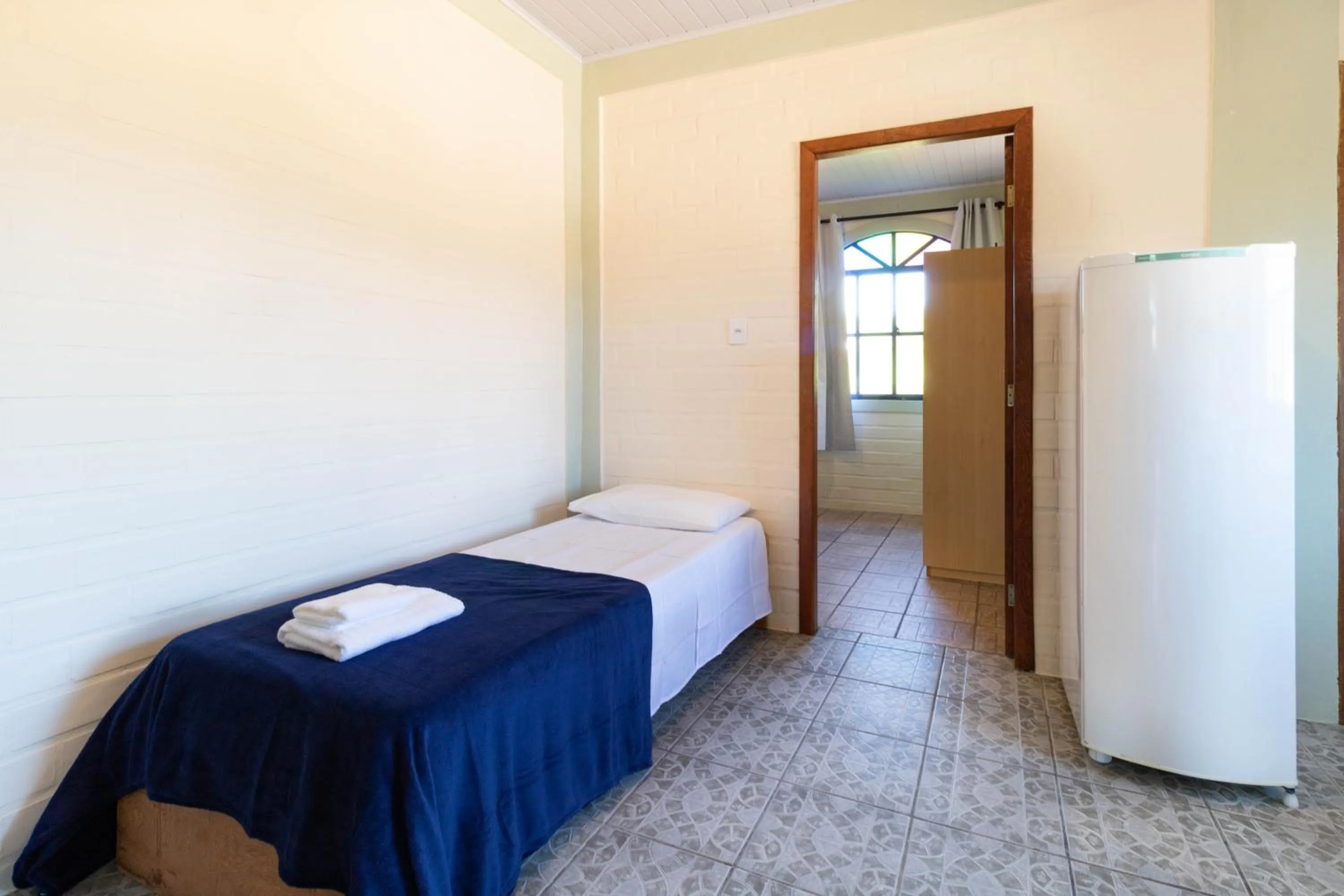 Photo of the whole room, Bed in Pousada Maré de Lua