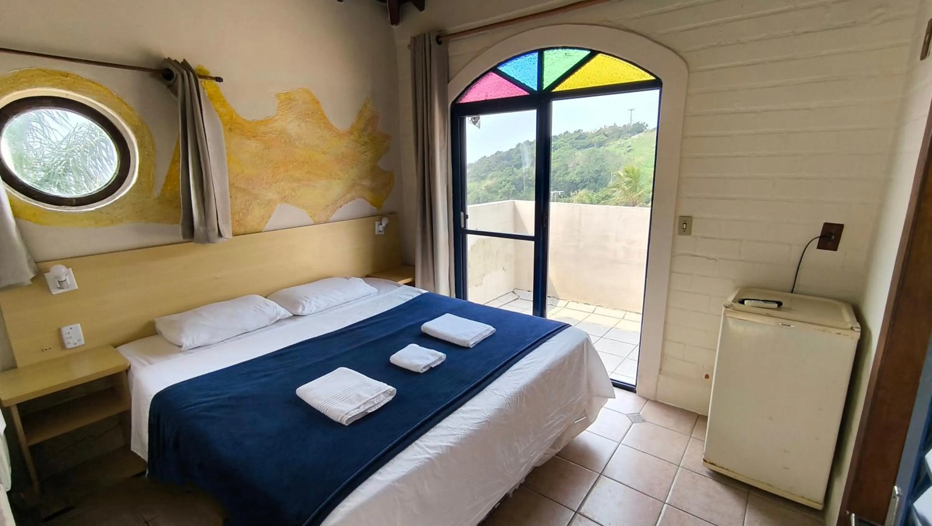 Photo of the whole room, Bed in Pousada Maré de Lua