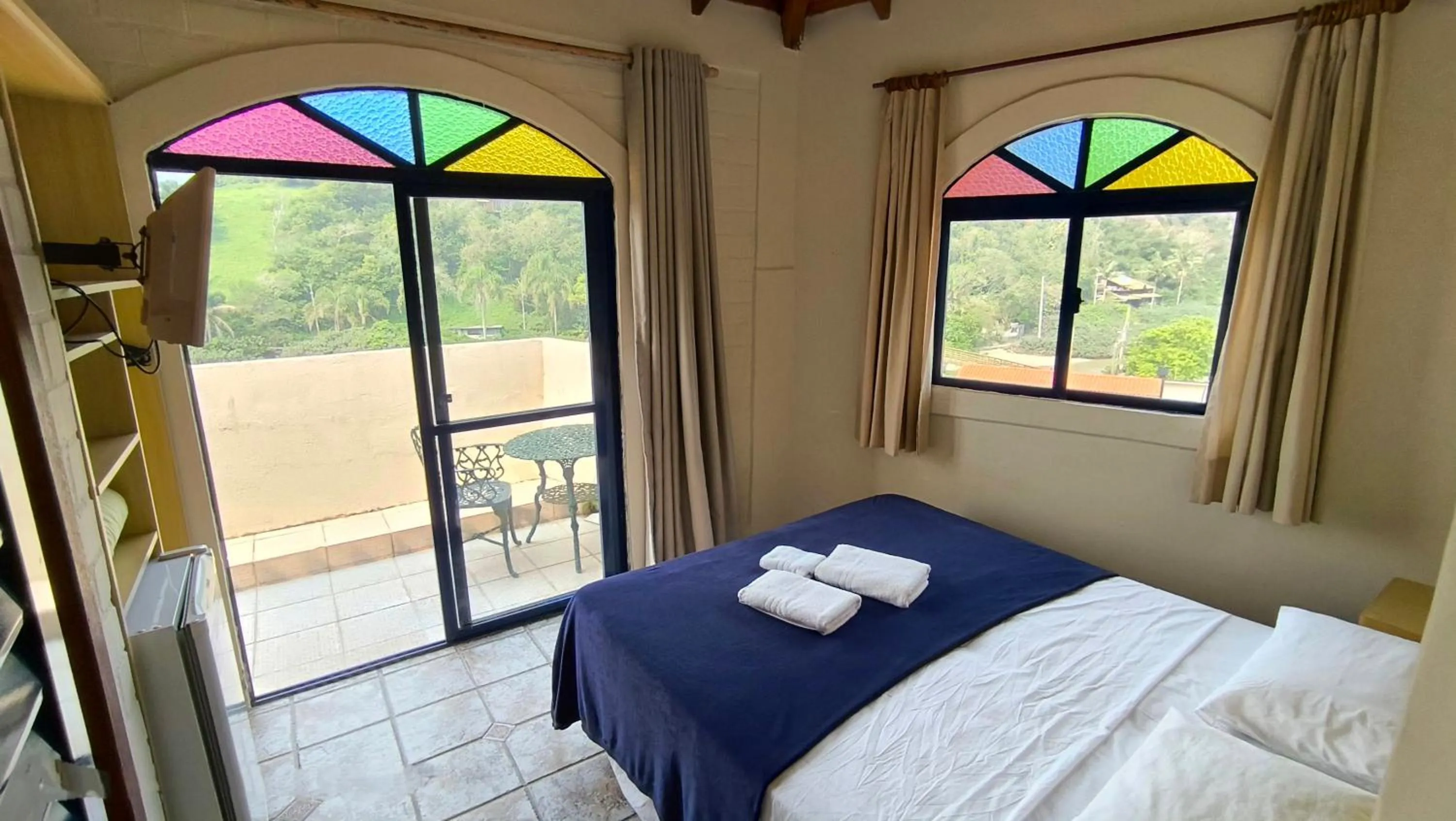 Photo of the whole room, Bed in Pousada Maré de Lua