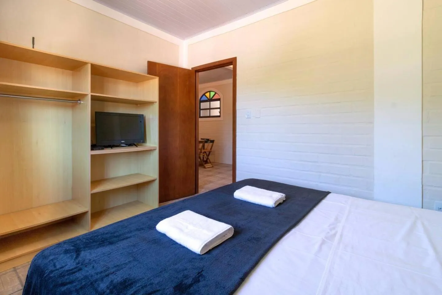 Photo of the whole room, Bed in Pousada Maré de Lua