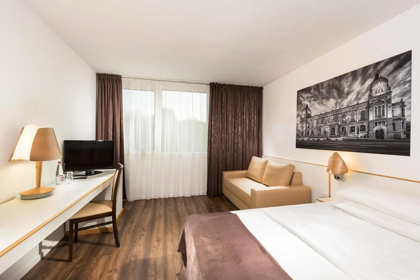 Photo of the whole room, TV/Entertainment Center in Tryp By Wyndham Wuppertal