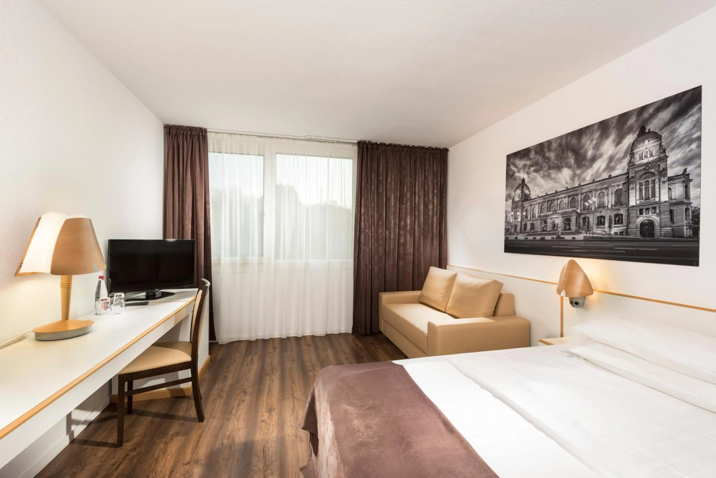 TV and multimedia, TV/Entertainment Center in Tryp By Wyndham Wuppertal