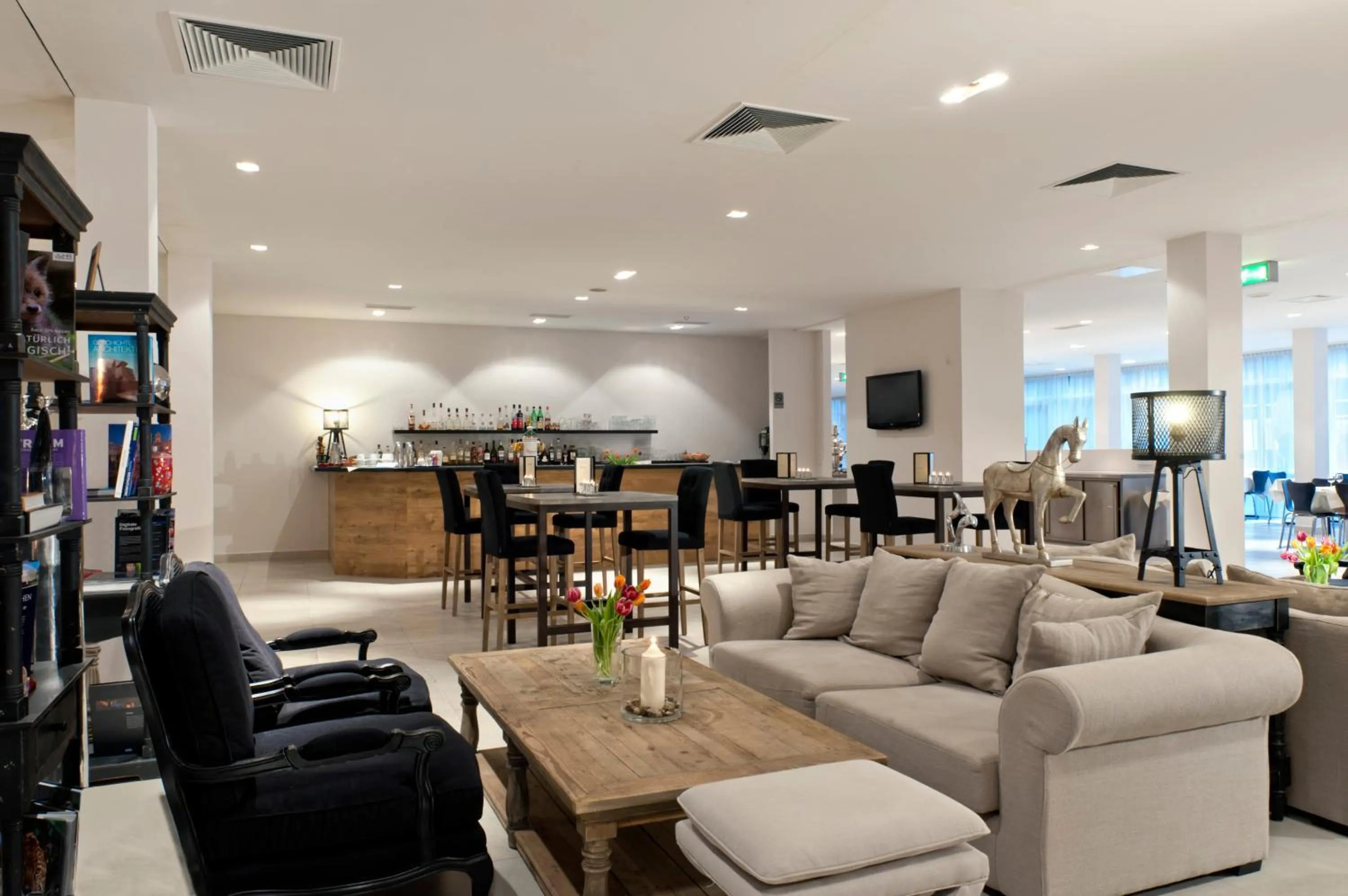 Lobby or reception, Lounge/Bar in Tryp By Wyndham Wuppertal