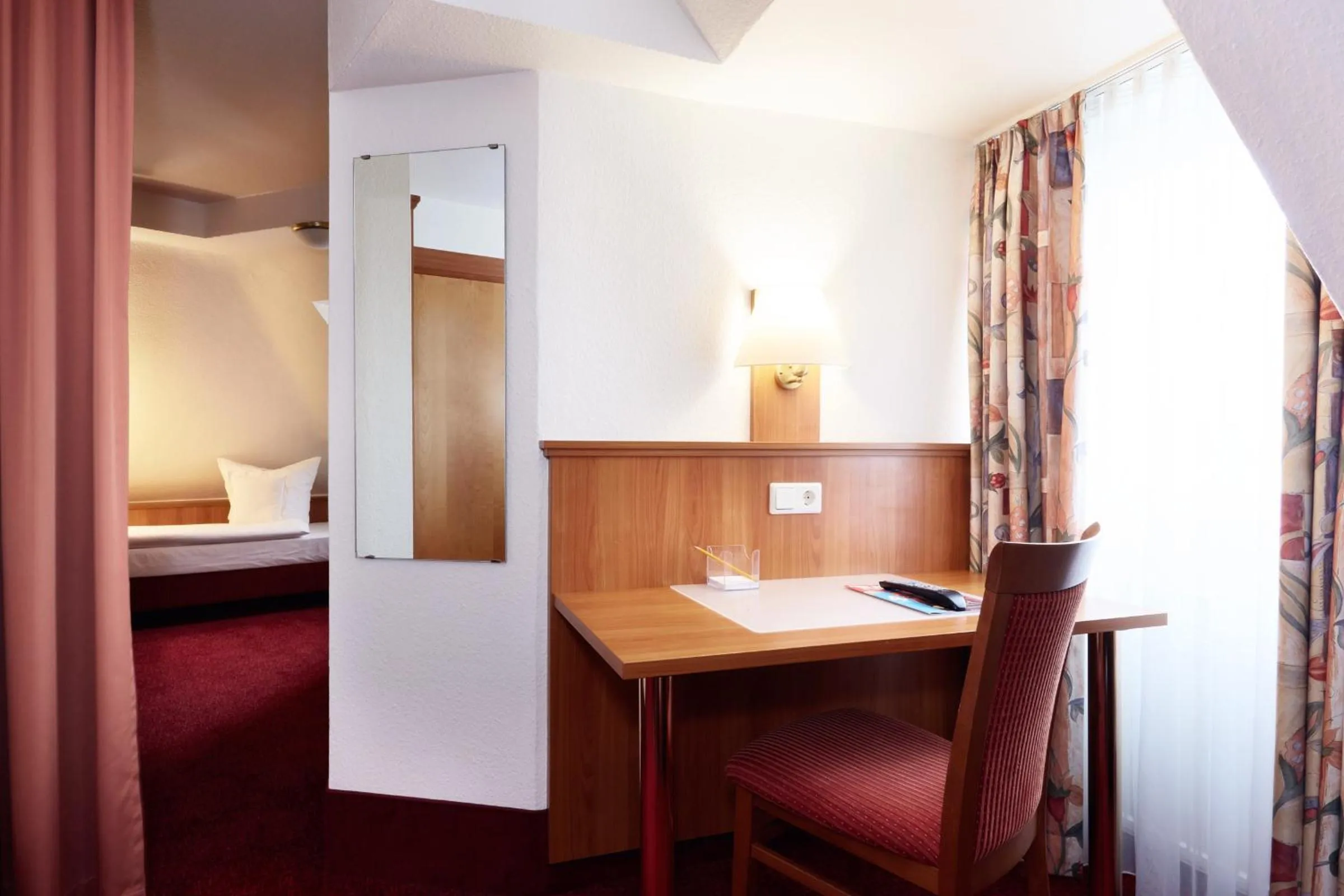 Seating area, Bed in Doria