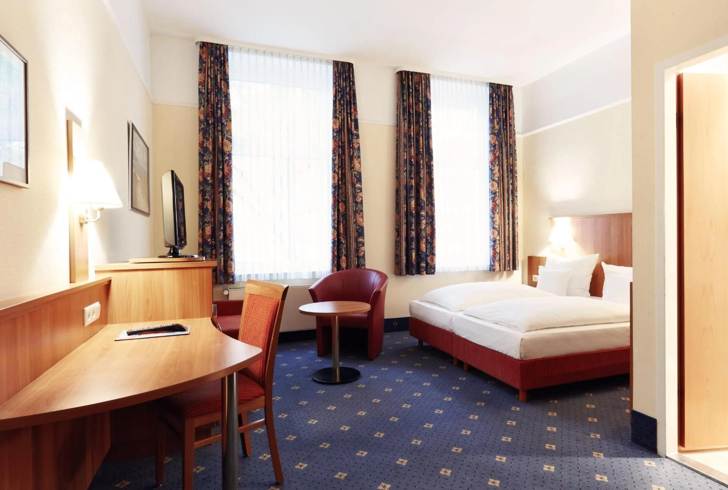 Photo of the whole room, Bed in Doria