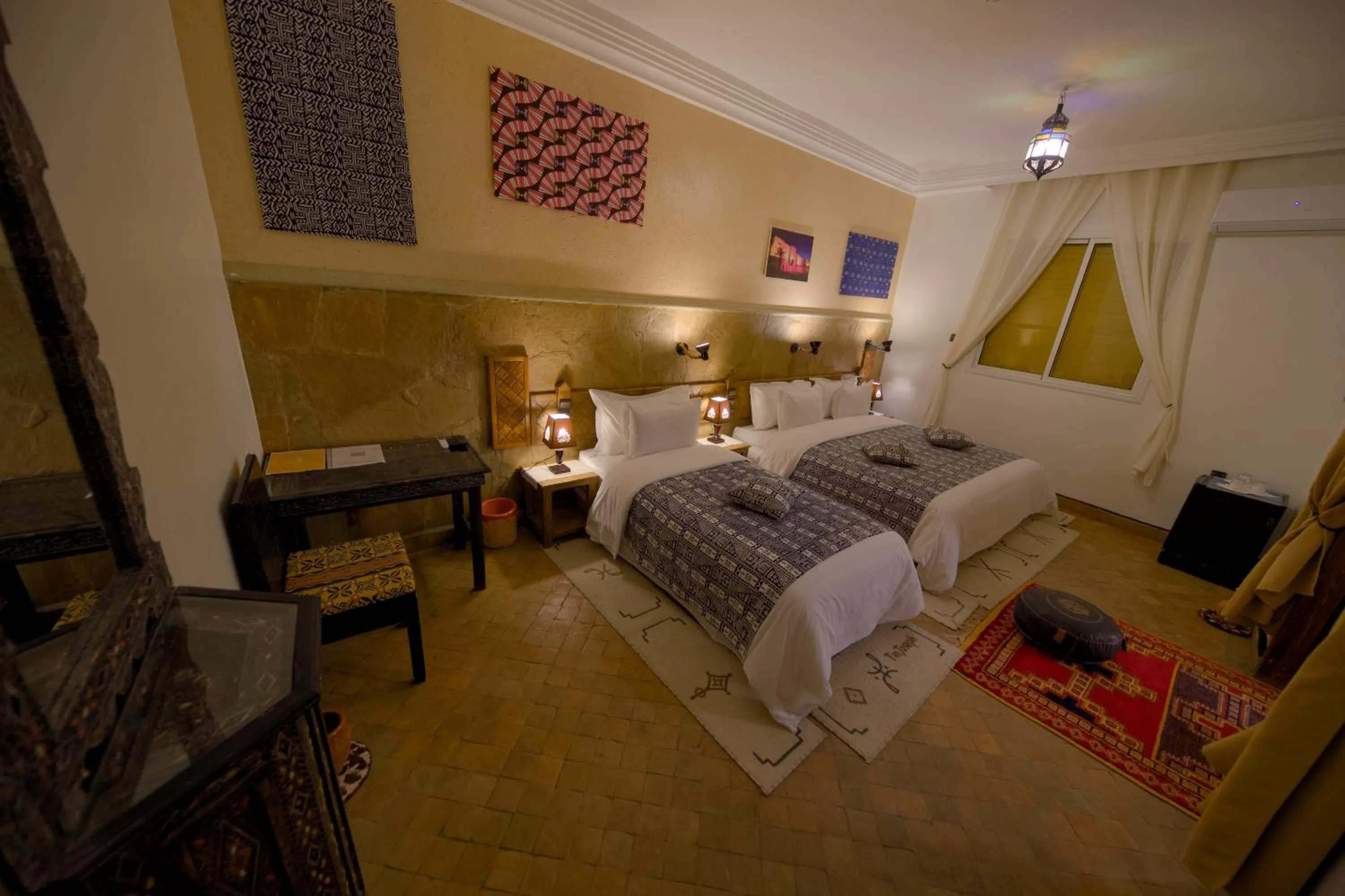 Photo of the whole room, Bed in Tin Joseph