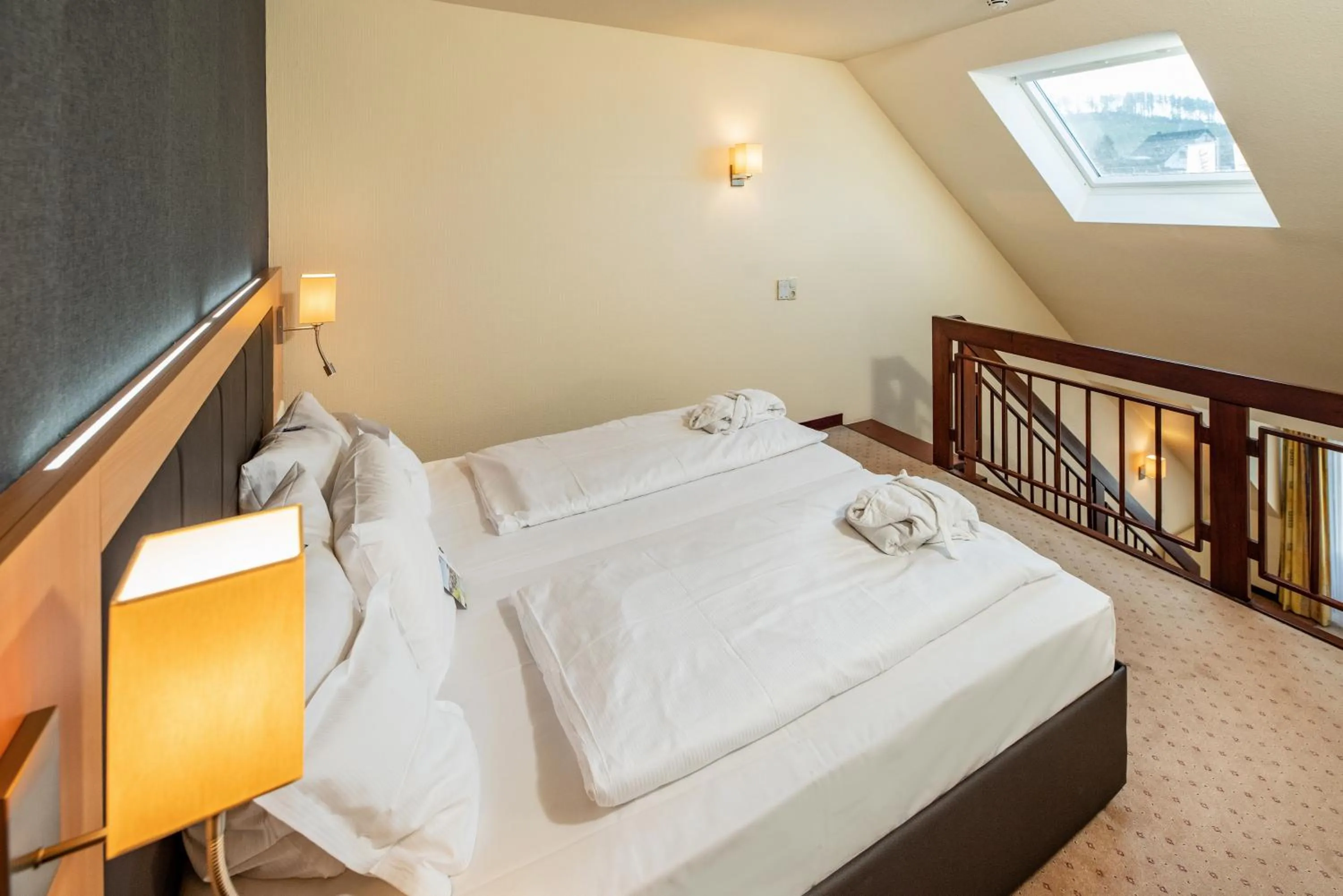 Bedroom, Bed in Göbel's Seehotel Diemelsee