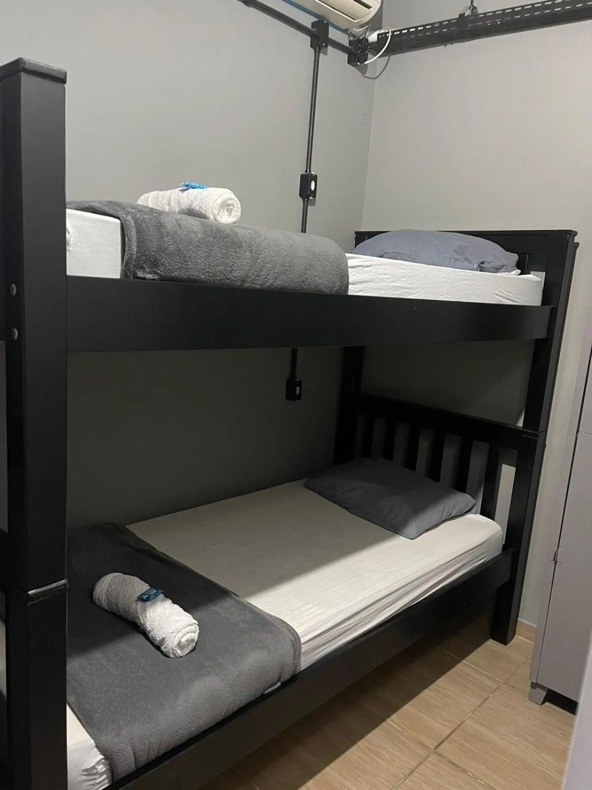 bunk bed, Bed in Esquina 8 Suítes Confort & Hostel