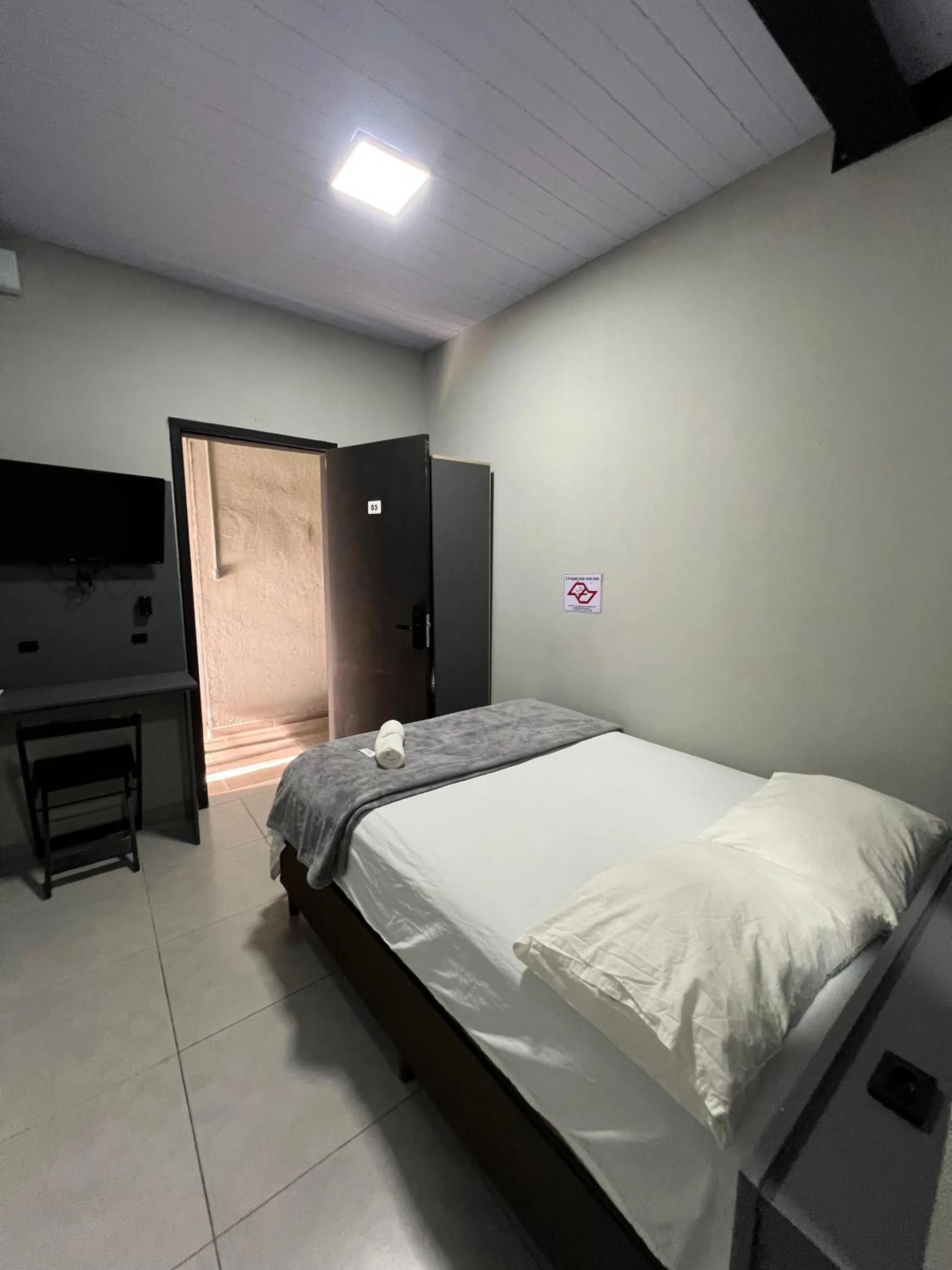 TV and multimedia, Bed in Esquina 8 Suítes Confort & Hostel